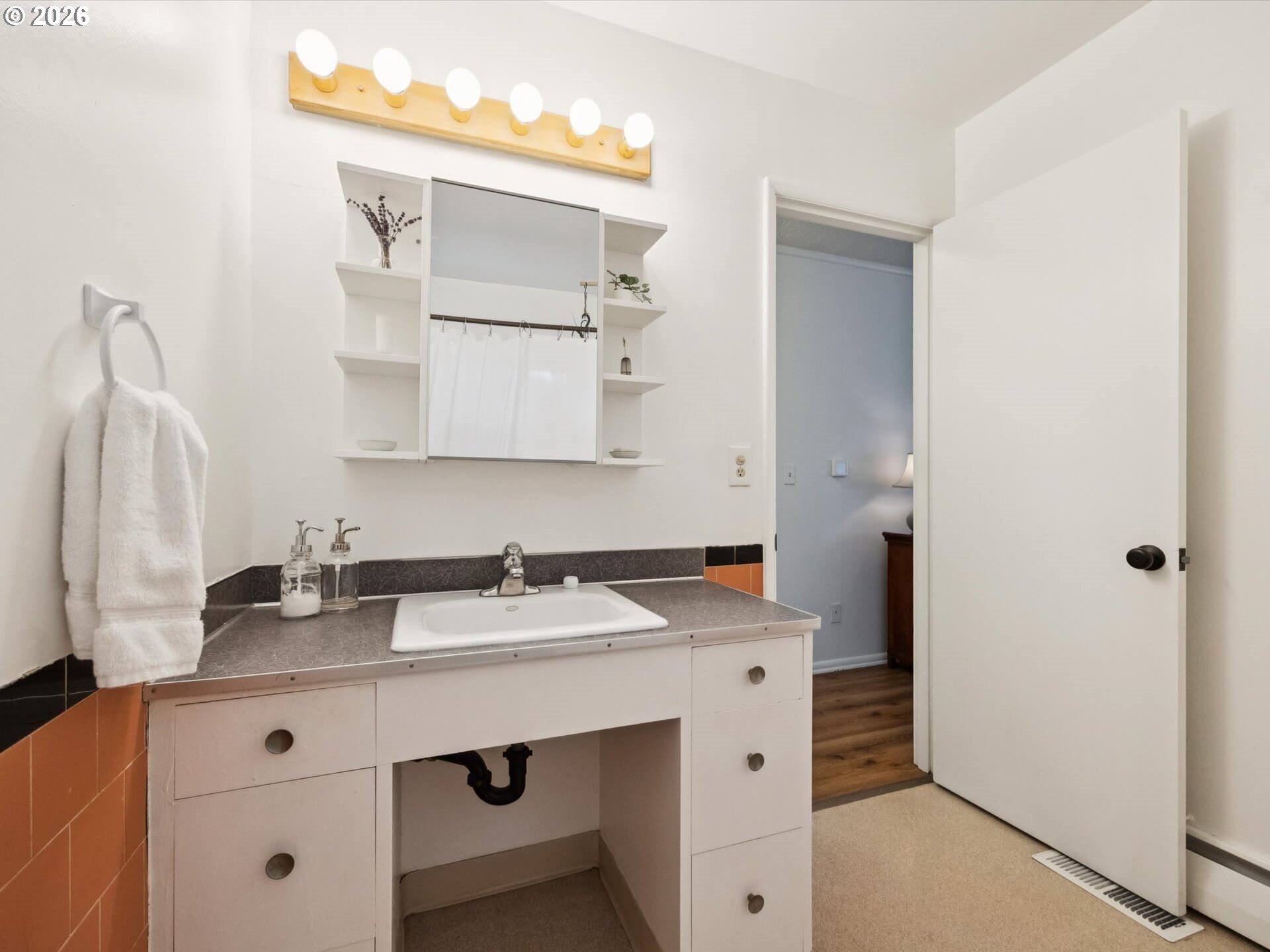 3332 SE 9TH AVE, Portland, OR, 97202