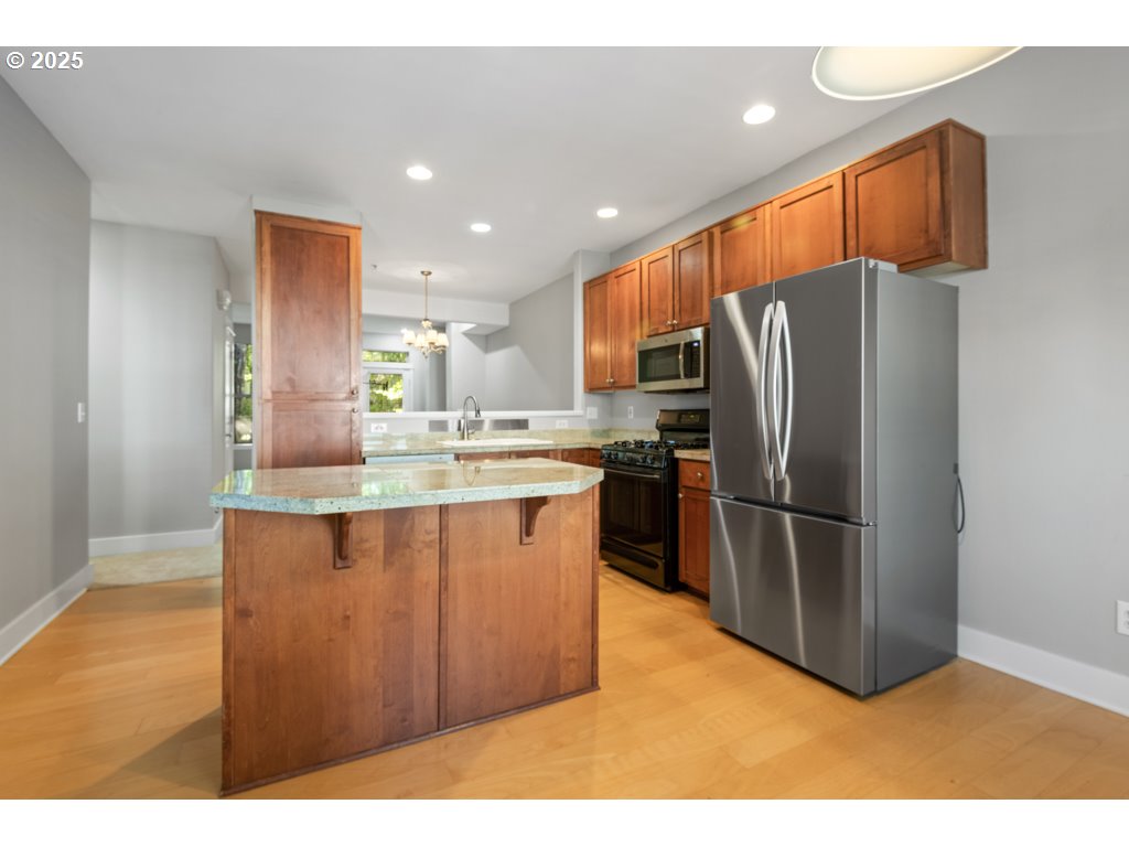 Photo #3: 460400741 Listing 