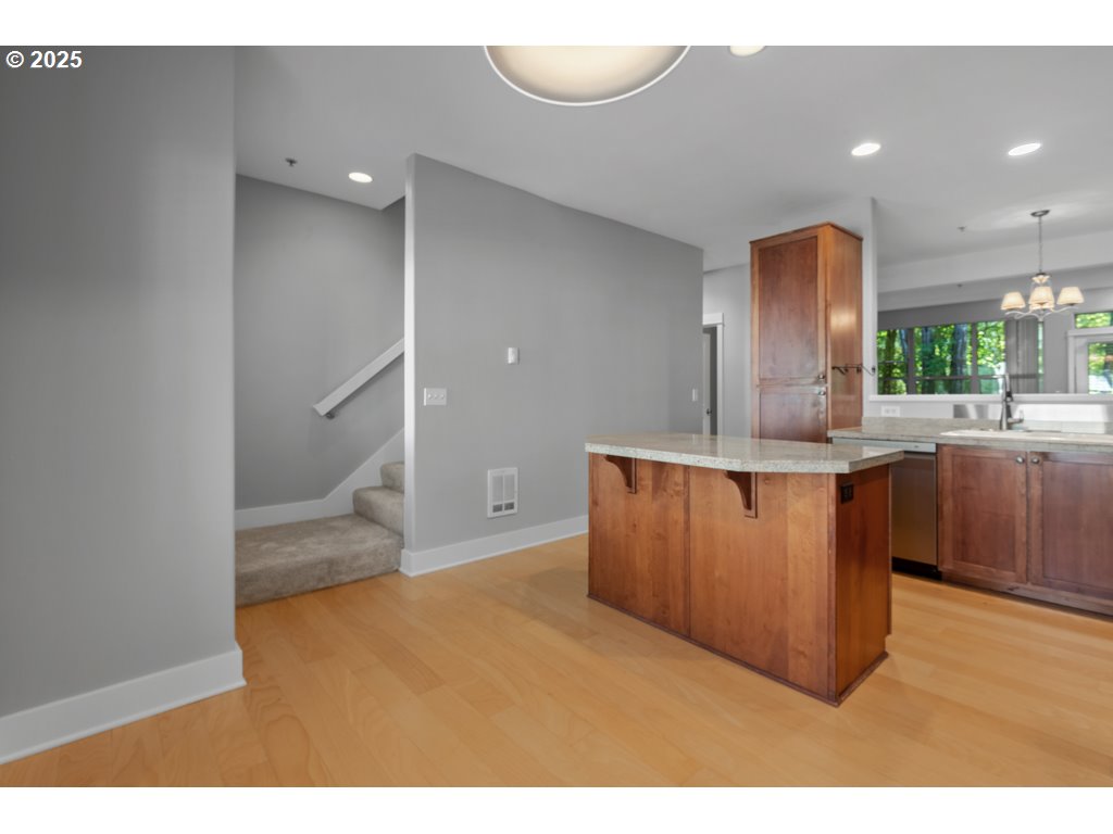 Photo #8: 460400741 Listing: Photo #8