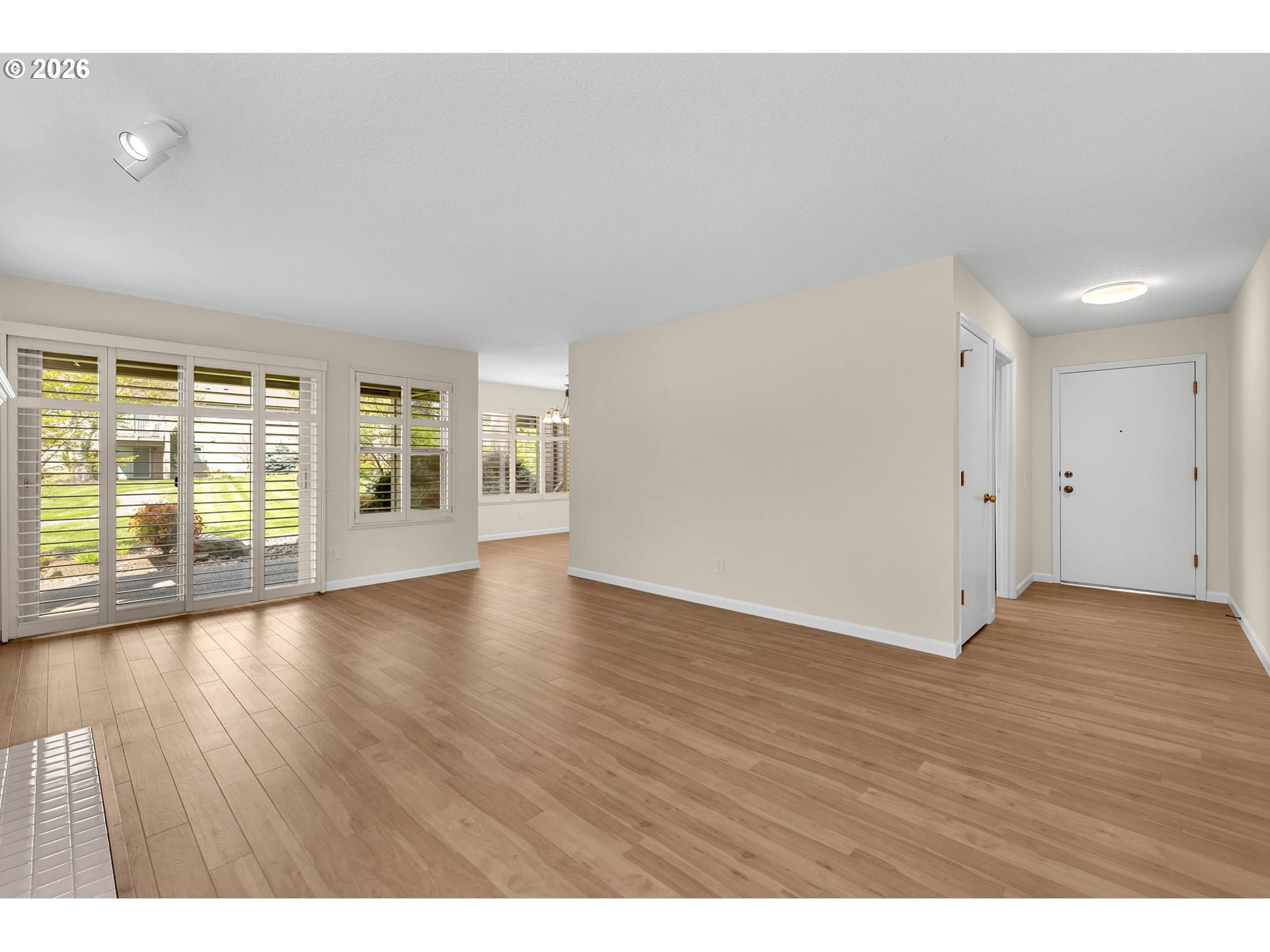 Photo #3: 460401349 Listing: Photo #3