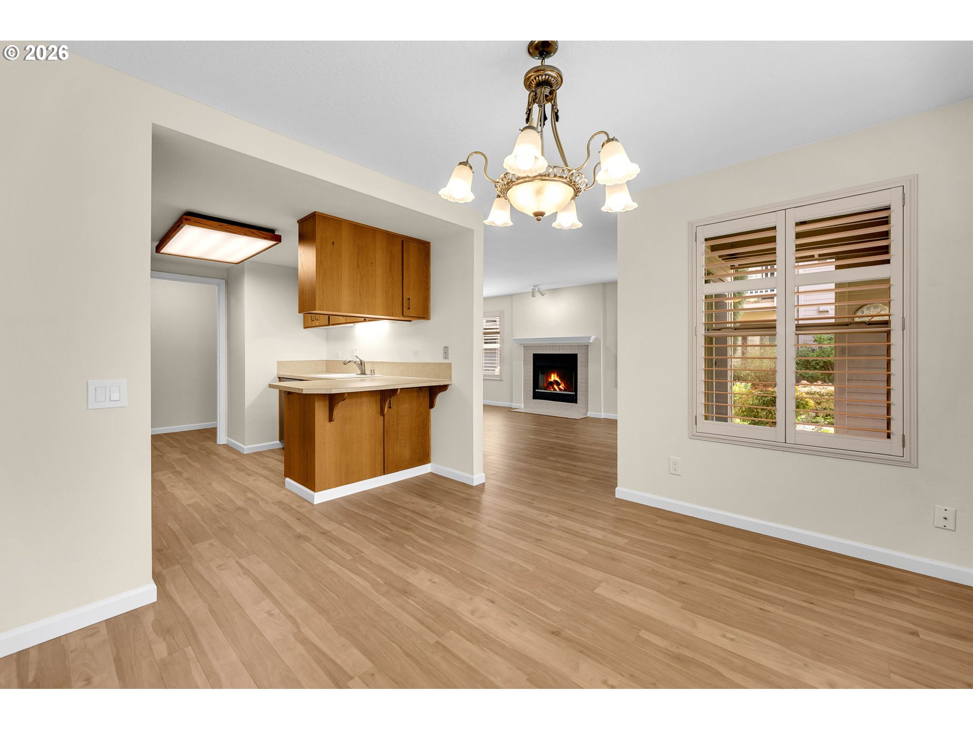 Photo #8: 460401349 Listing: Photo #8