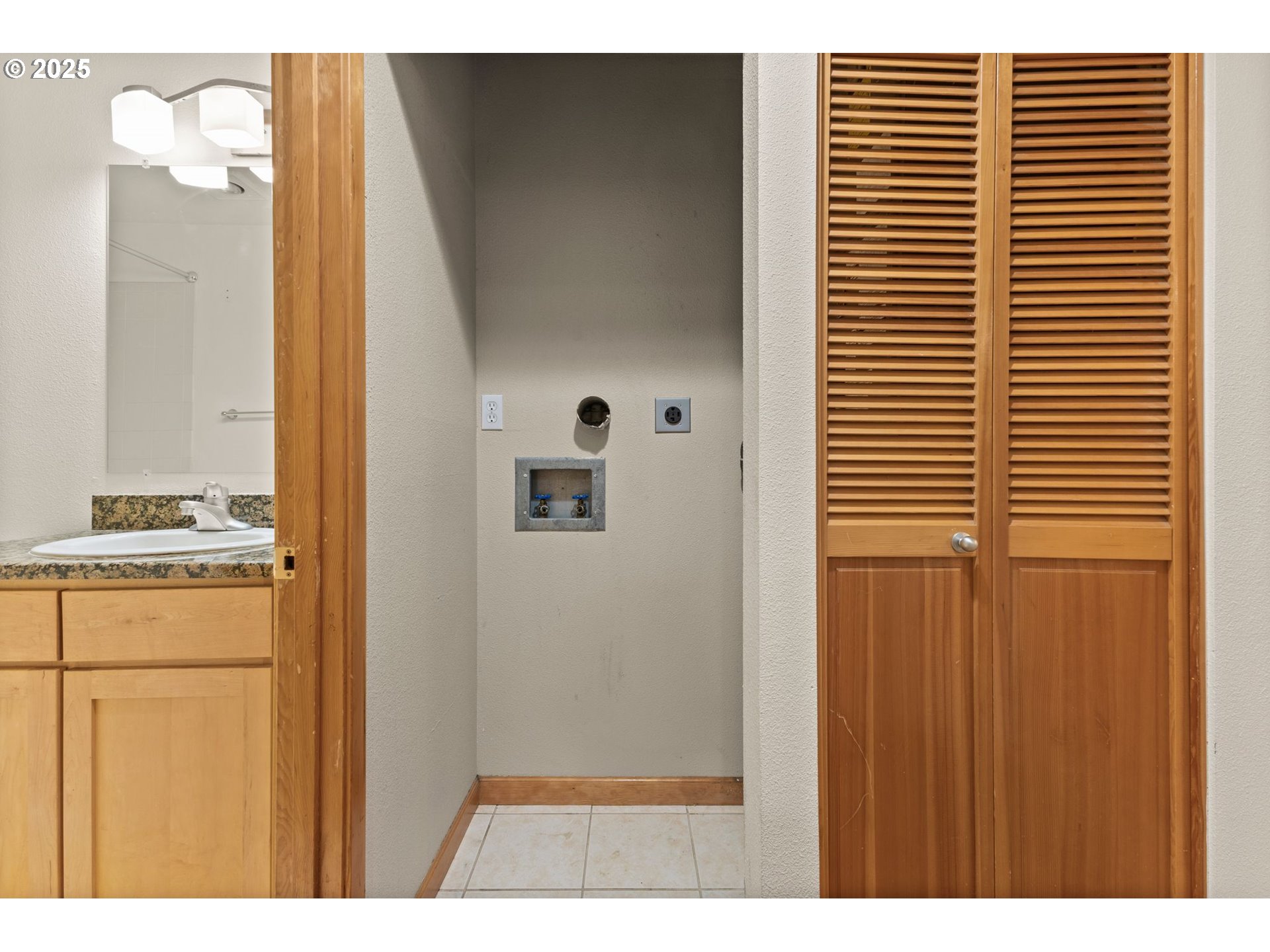 810 NW NAITO PKWY UNIT F24, Portland, OR, 97209