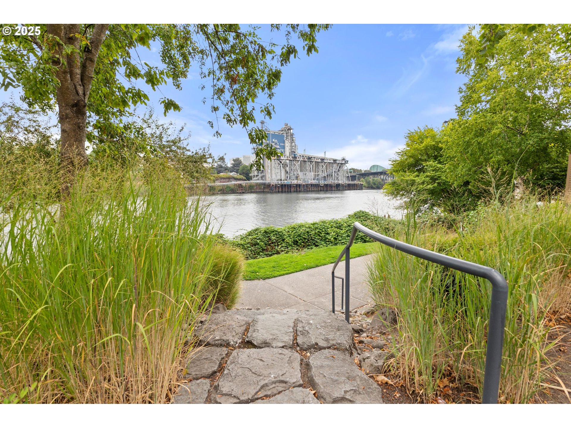810 NW NAITO PKWY UNIT F24, Portland, OR, 97209