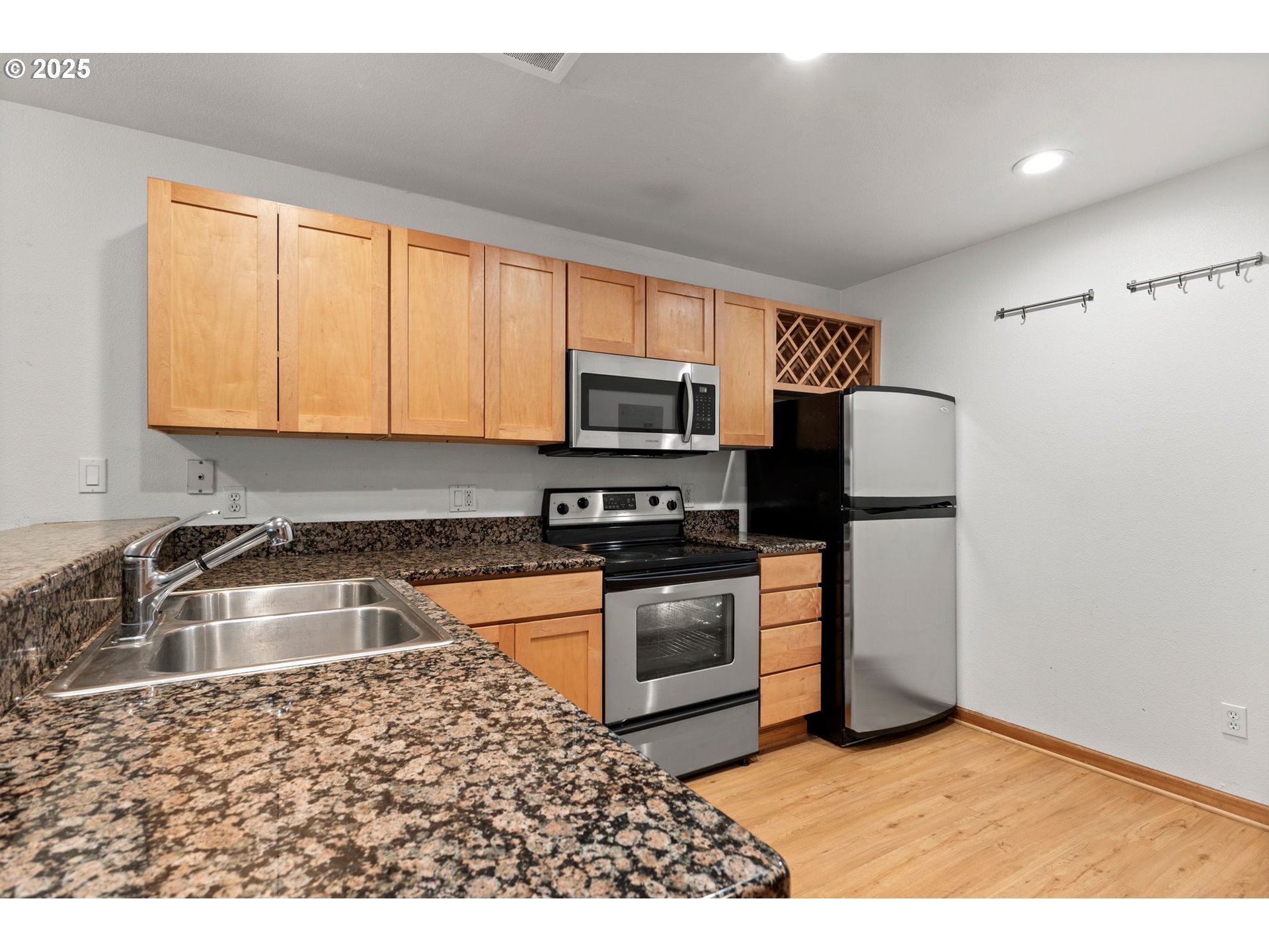 810 NW NAITO PKWY UNIT F24, Portland, OR, 97209
