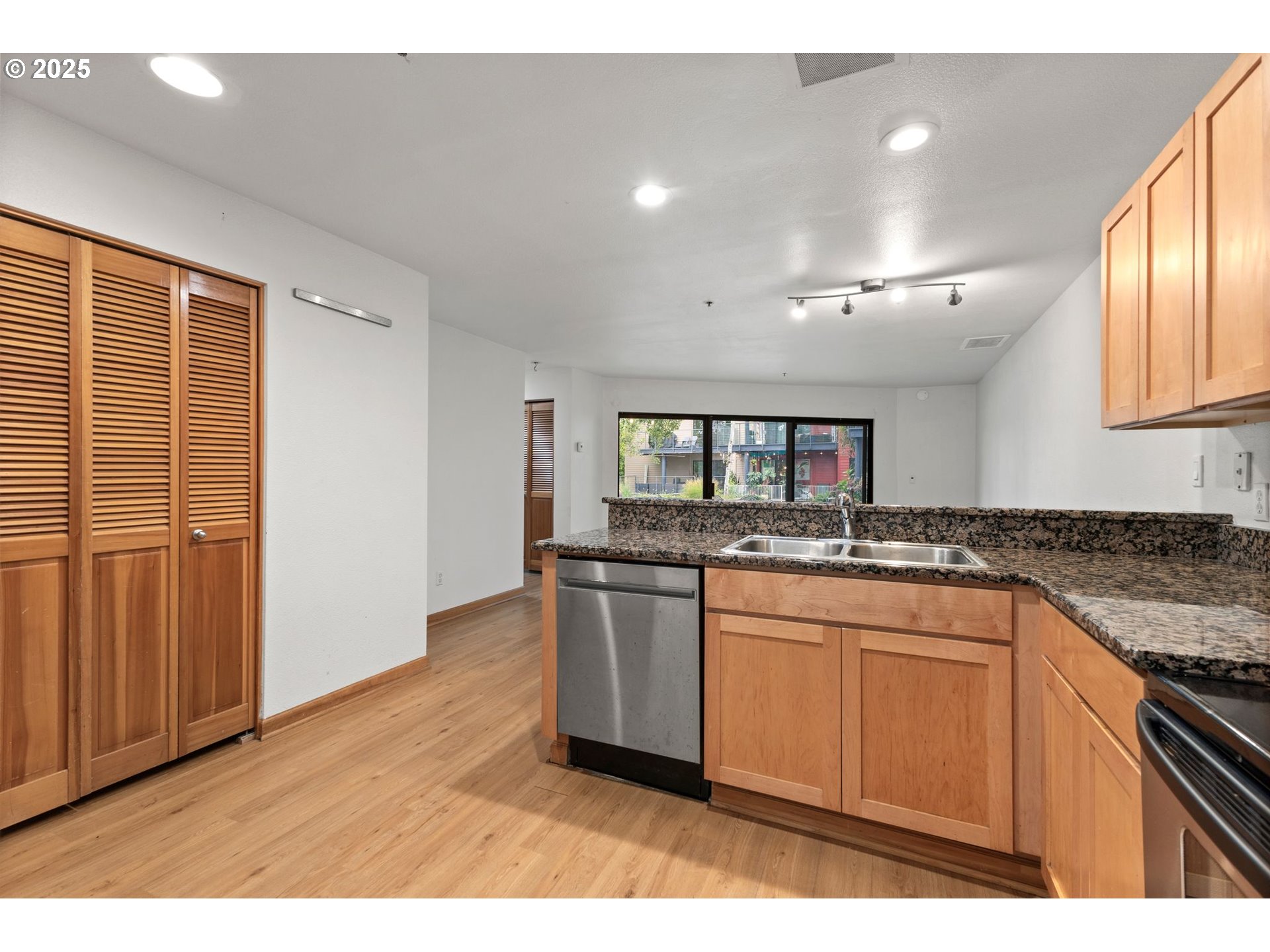 810 NW NAITO PKWY UNIT F24, Portland, OR, 97209