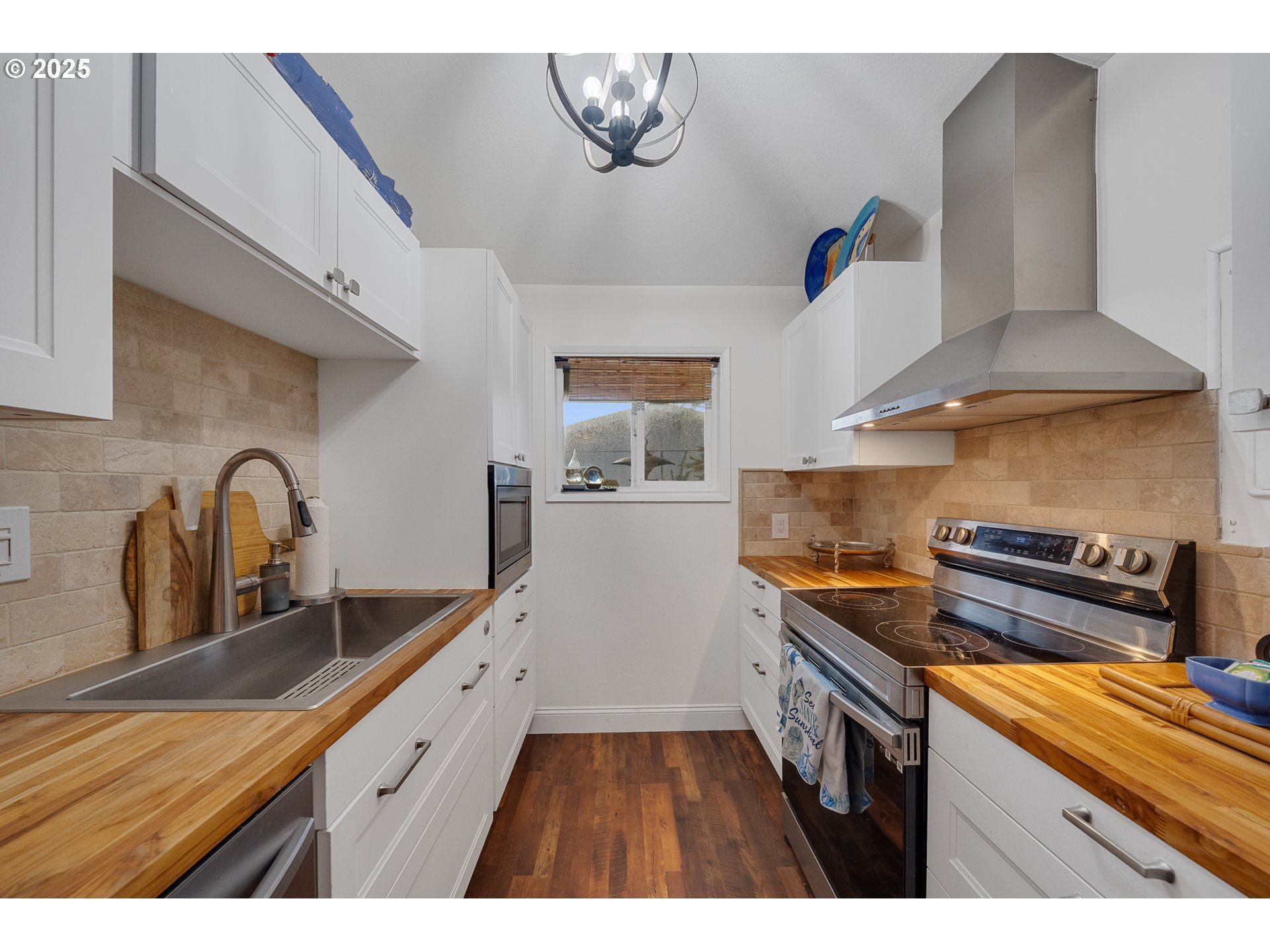 111 S DOLPHIN ST, Rockaway Beach, OR, 97136