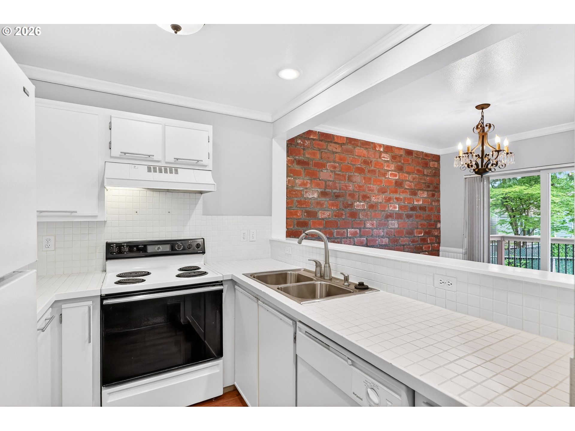 Photo #4: 467943937 Listing: Photo #4