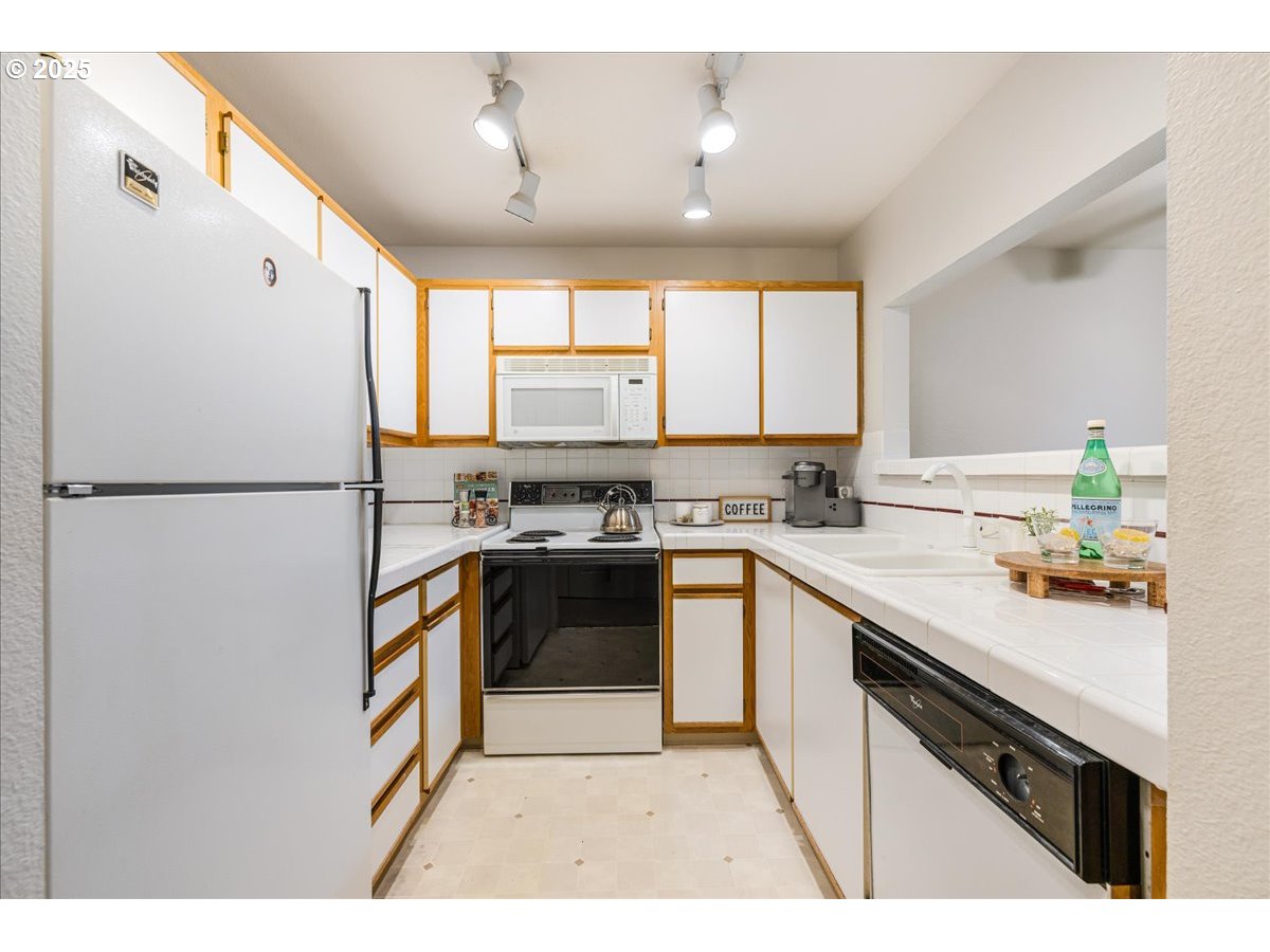 Photo #5: 469366789 Listing 