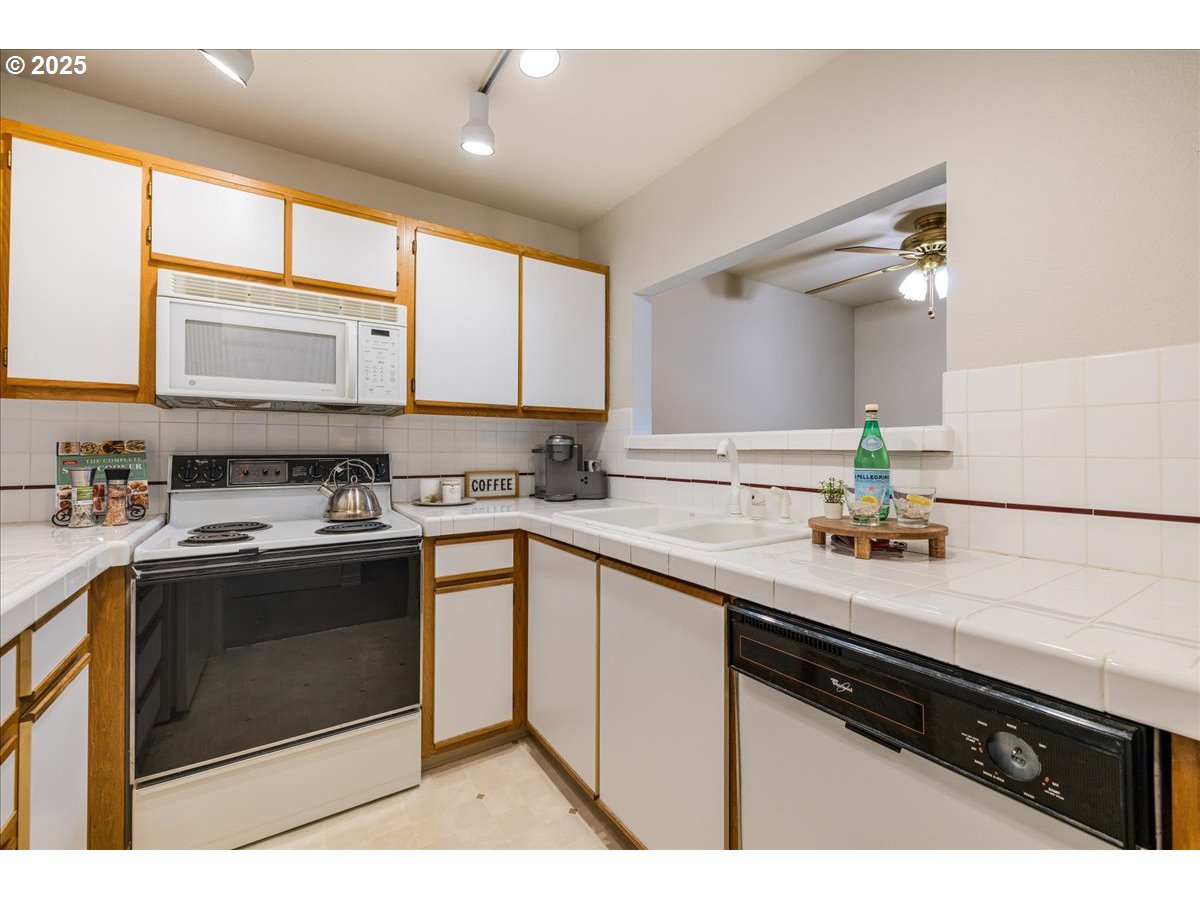 Photo #6: 469366789 Listing 