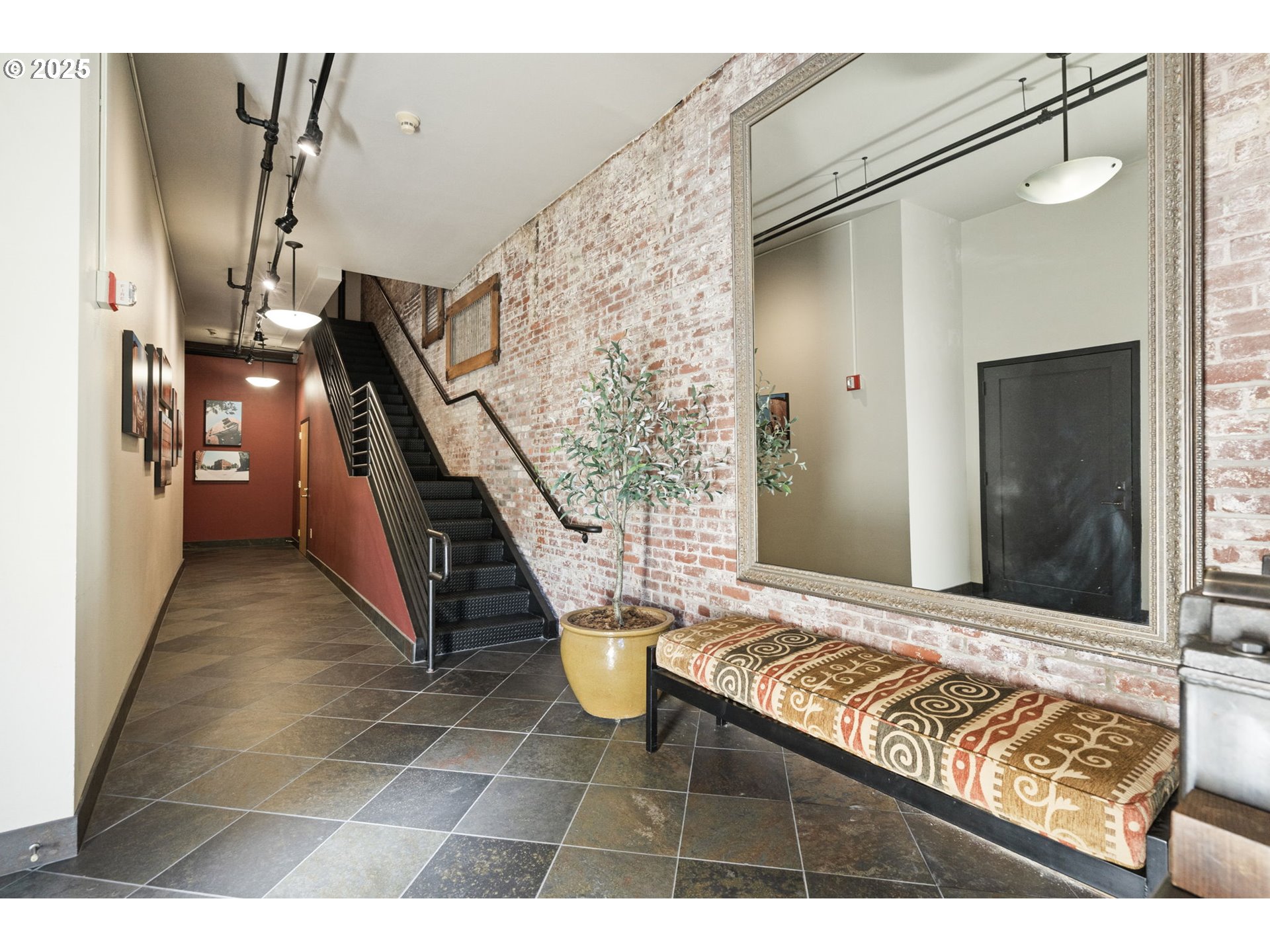 Photo #2: 471729238 Listing 