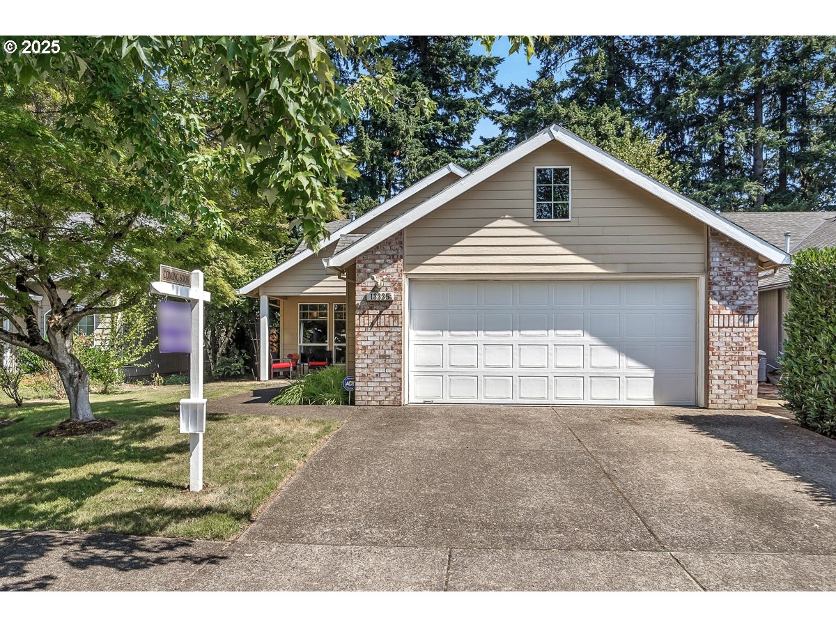 Amazing single level home in Sherwood high boundary! Well maintained and a great 3 bedroom 2 bath floorplan. Vaulted ceilings throughout! The family room leads to a peaceful, low maintenance backyard - perfect for entertaining! Spacious primary suite featuring a walk in shower, walk in closet, and sliding door leading to the backyard. Conveniently located near Sherwood's dining, shopping and entertainment options. Desirable schools including Sherwood Middle and High School.