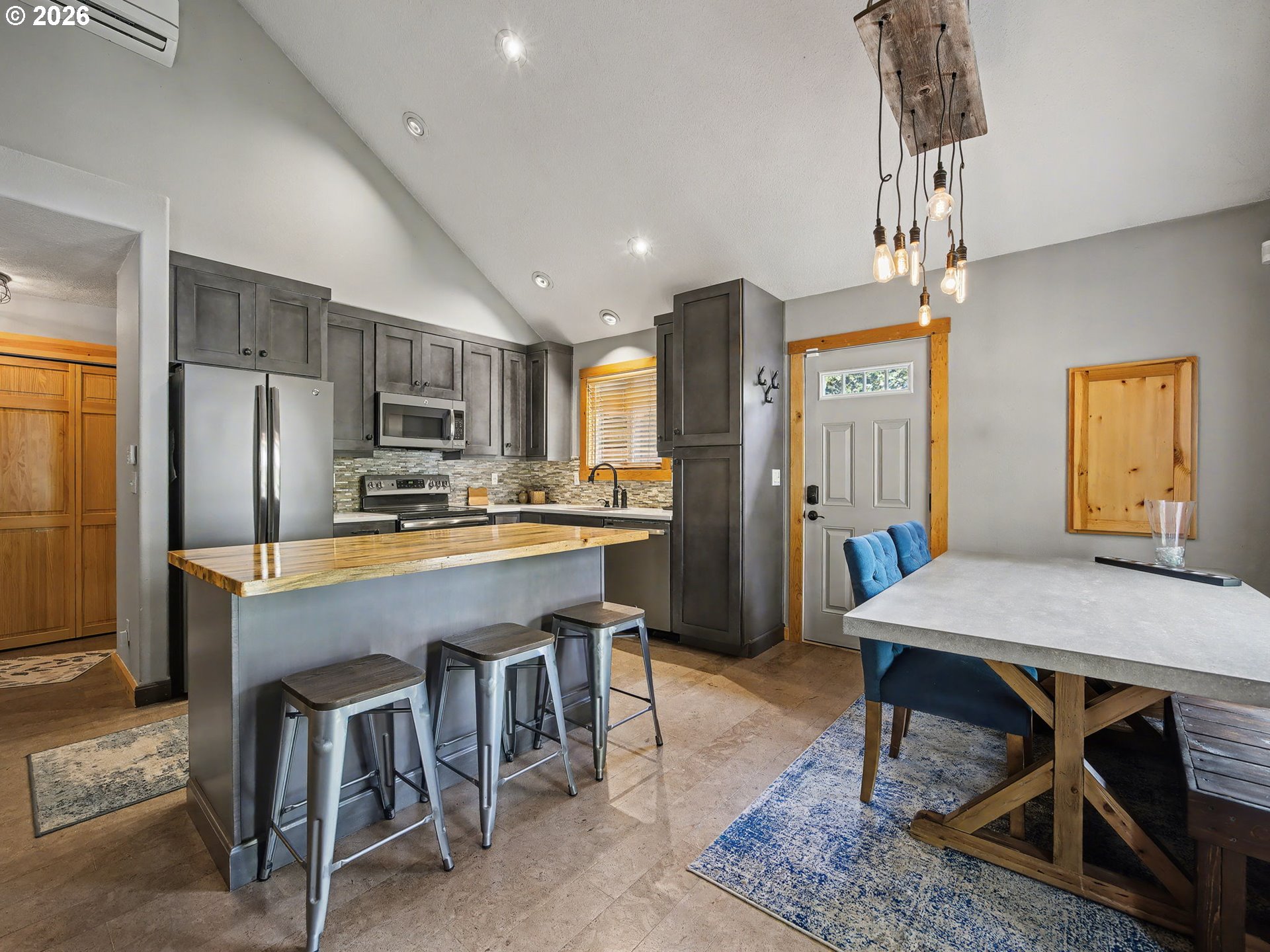 64966 E RIVERSIDE DR, Brightwood, OR, 97011