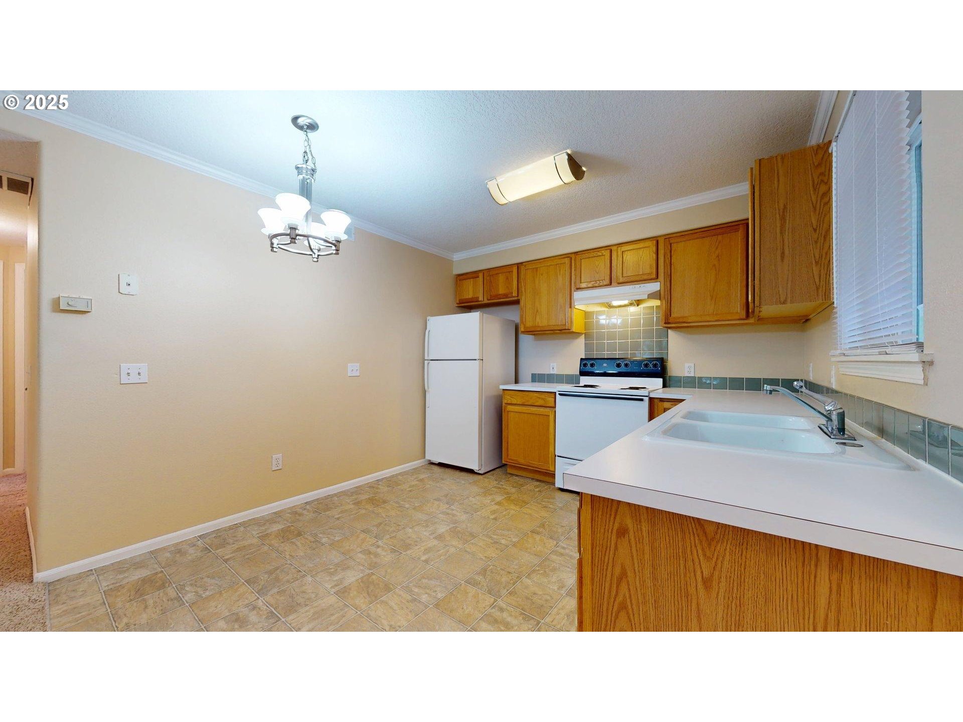 Photo #5: 481125910 Listing 