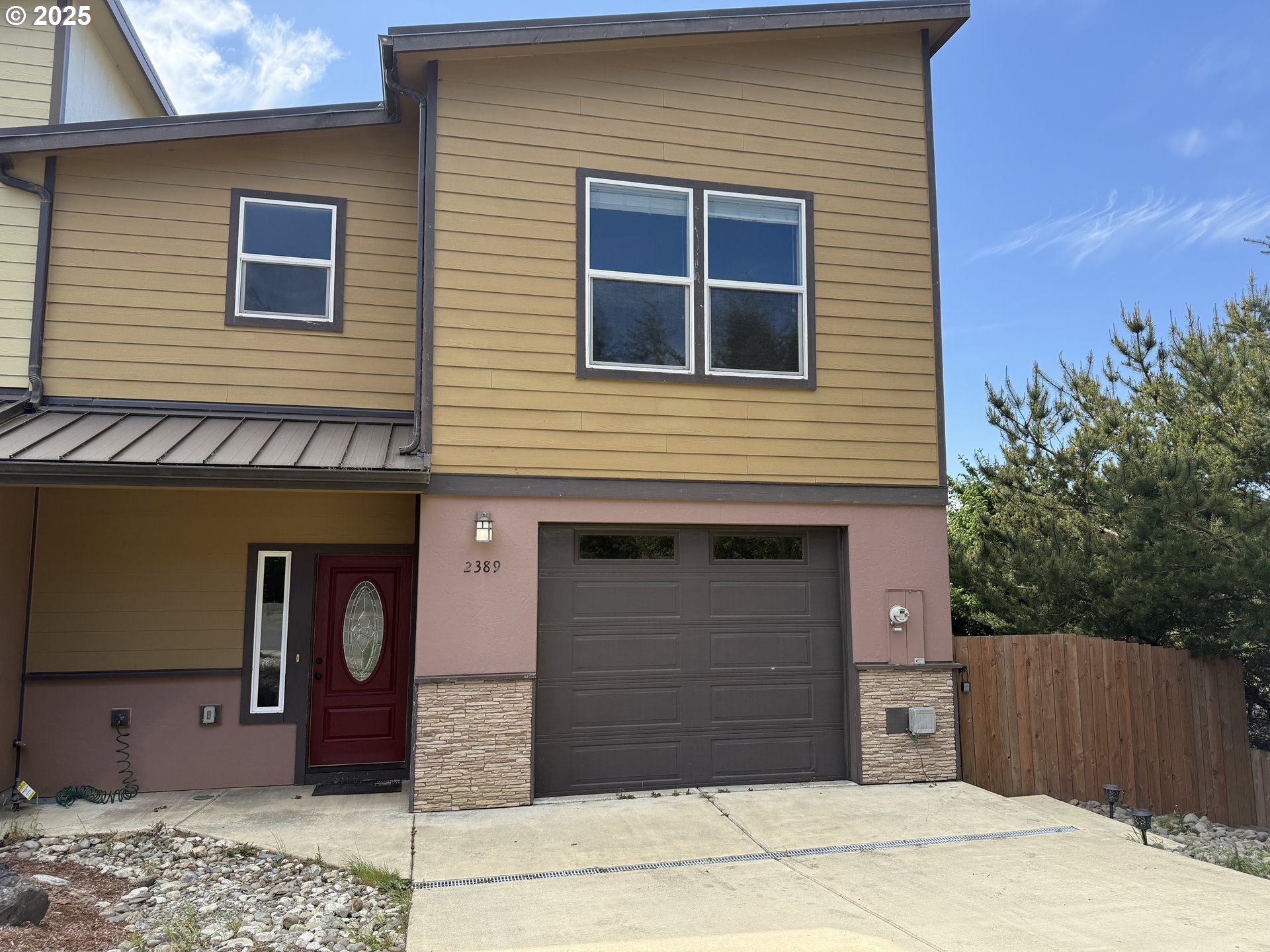 2389 BROOKLYN DR