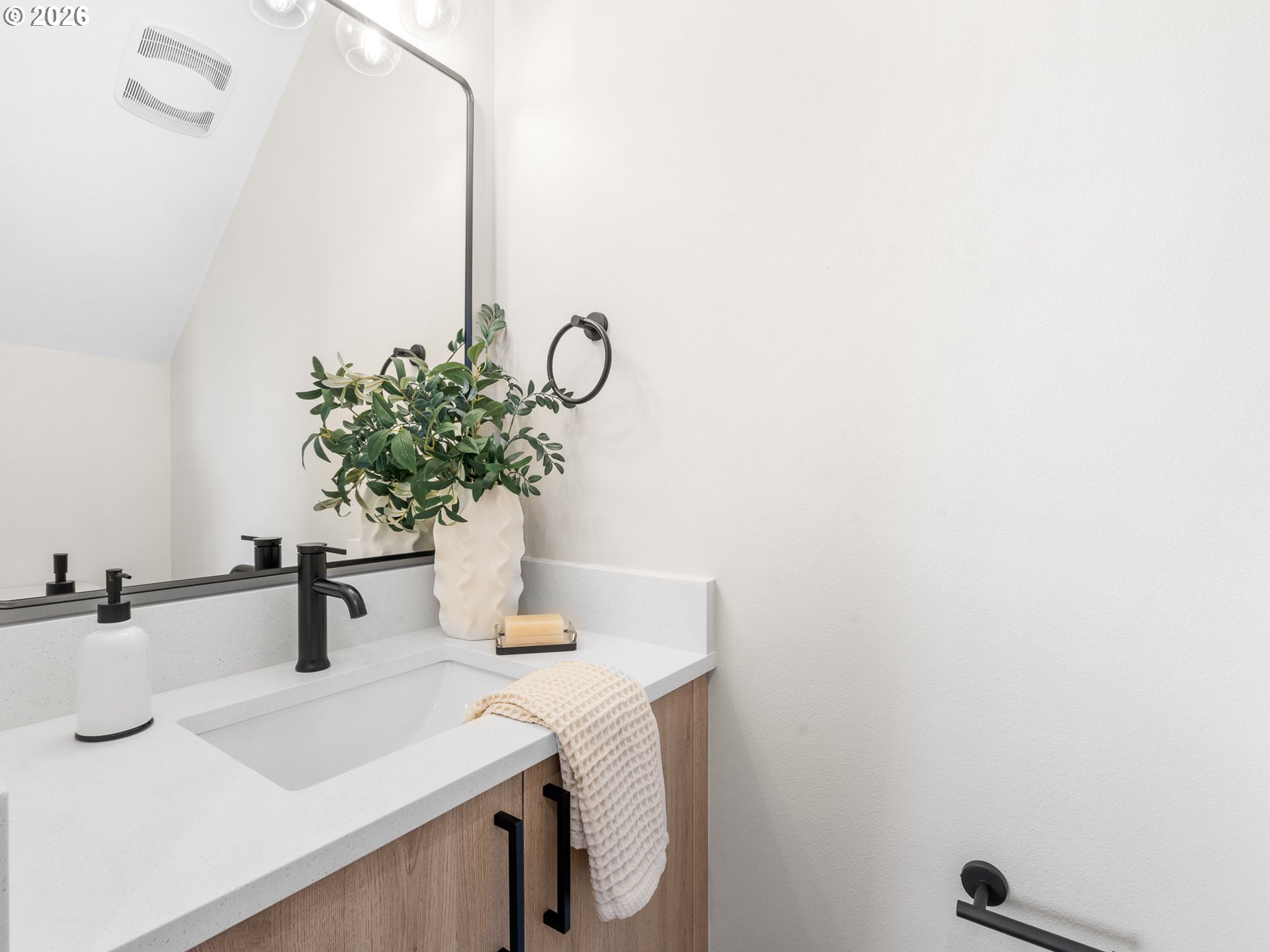 Photo #7: 484379257 Listing: Photo #7