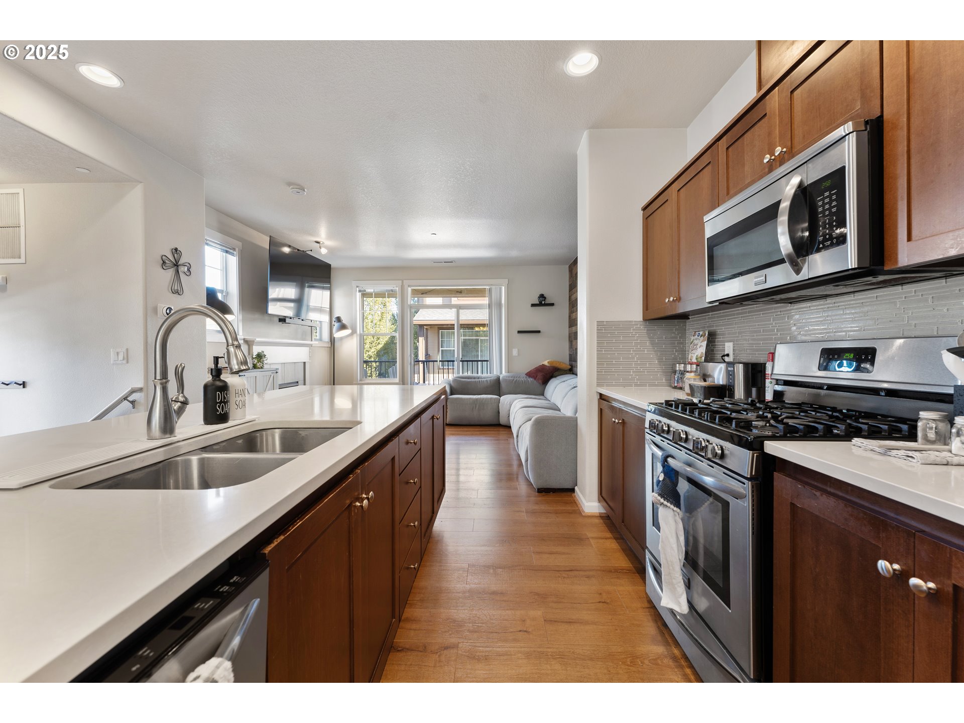 Photo #6: 484876891 Listing 