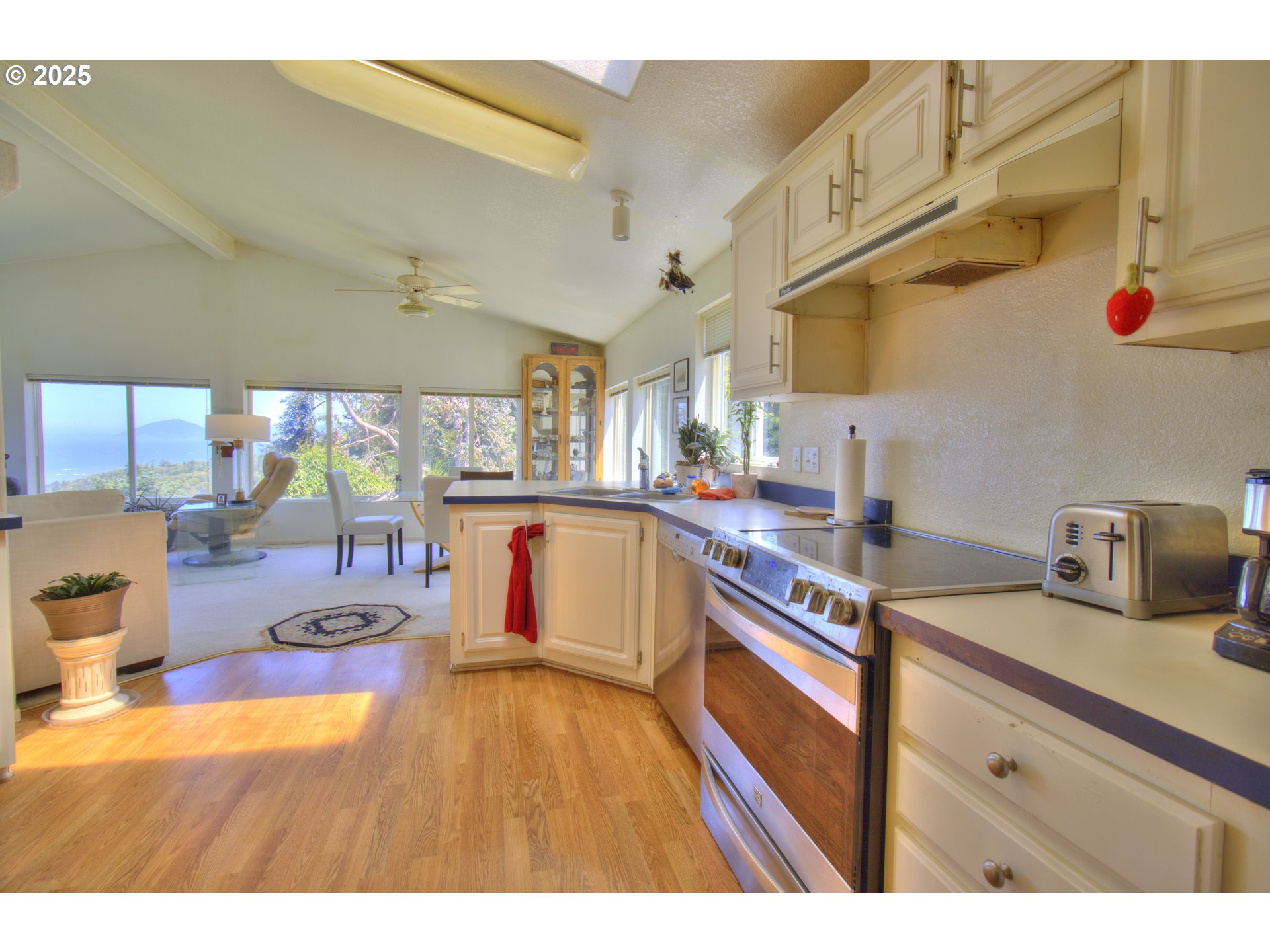 94760 ADAMS RD, Gold Beach, OR, 97444