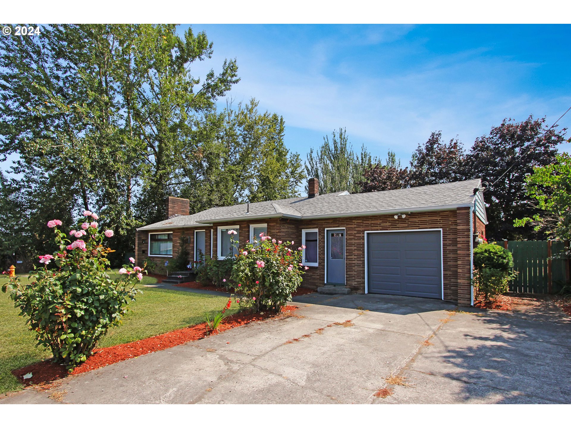 450 SE HOGAN RD, Gresham OR 97080