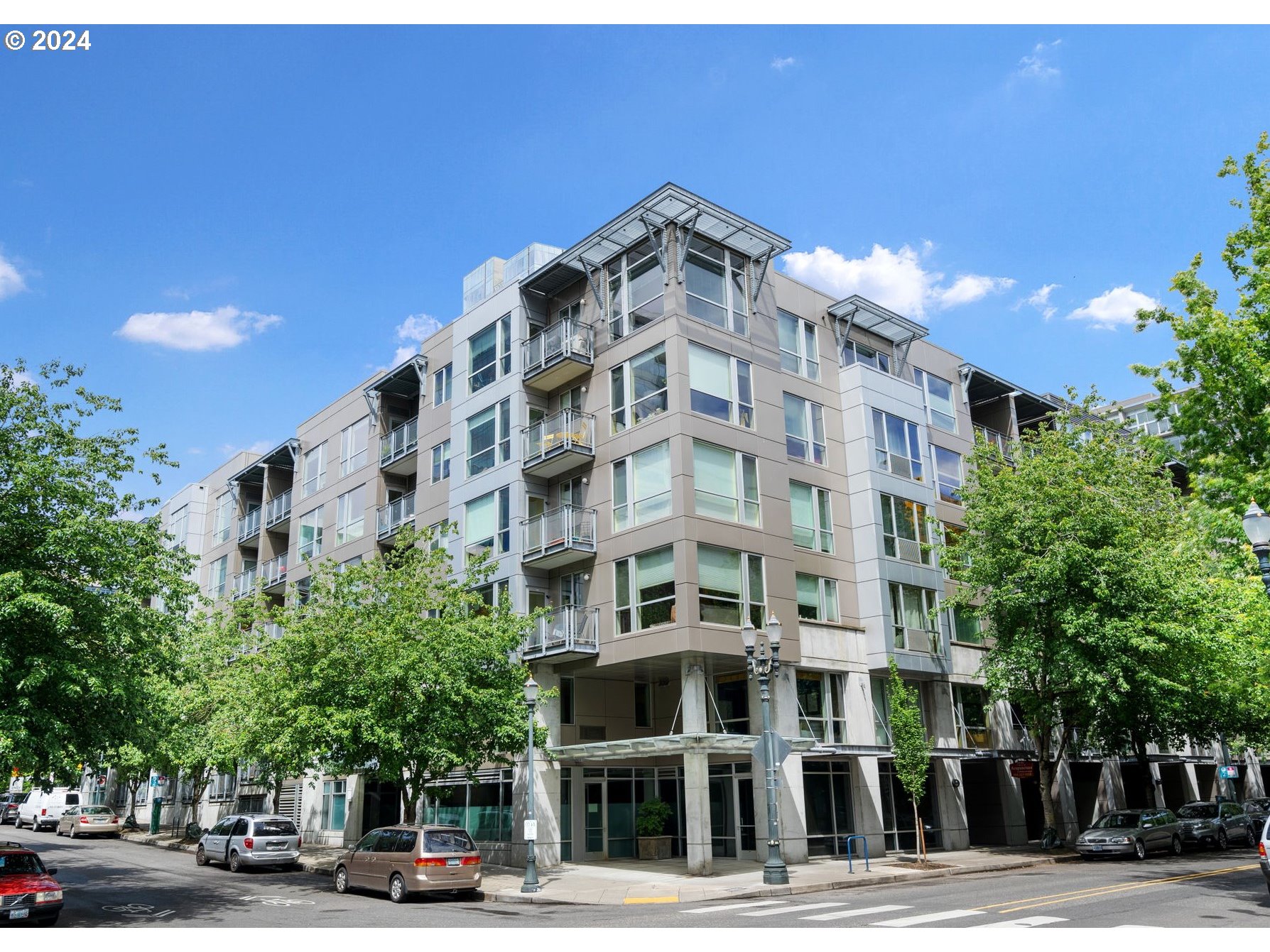 Browse active condo listings in LEXIS