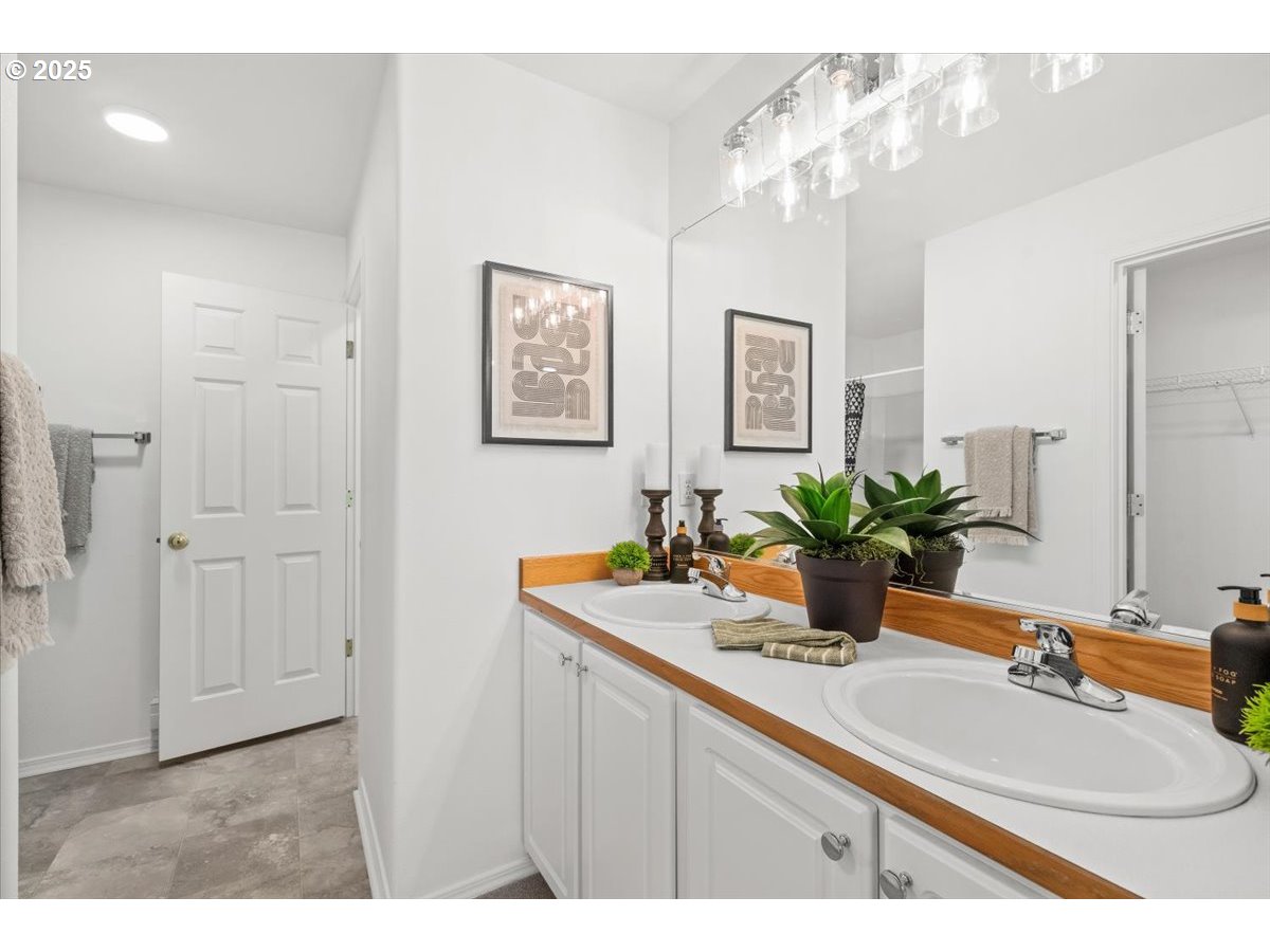 Photo #22: 489743165 Listing: Photo #22