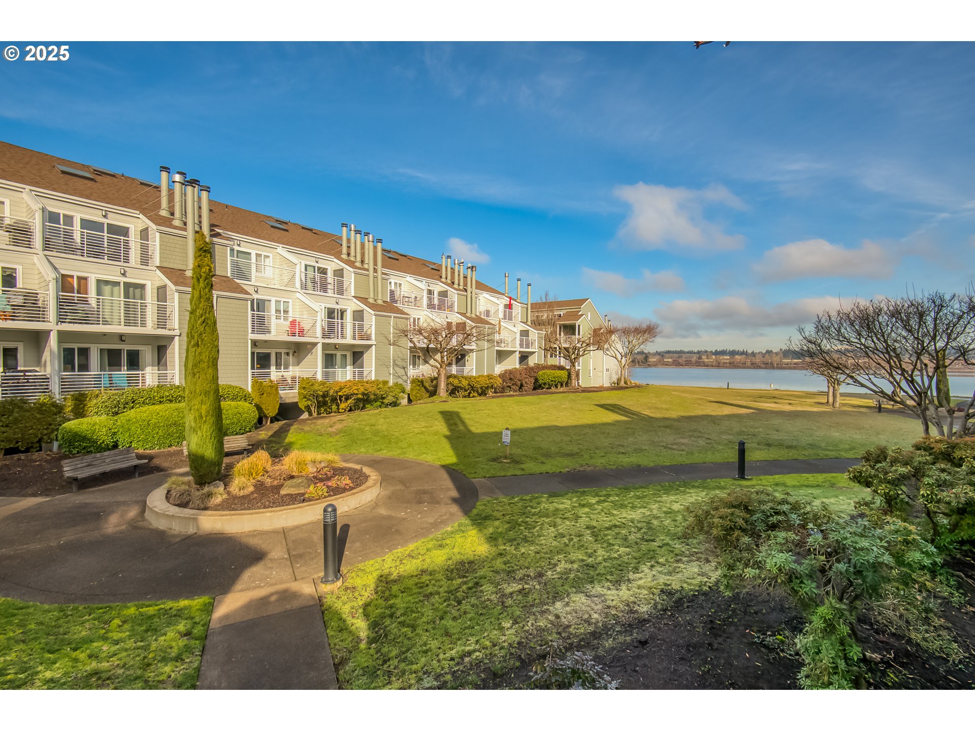 COLUMBIA POINT WEST Condos for Sale