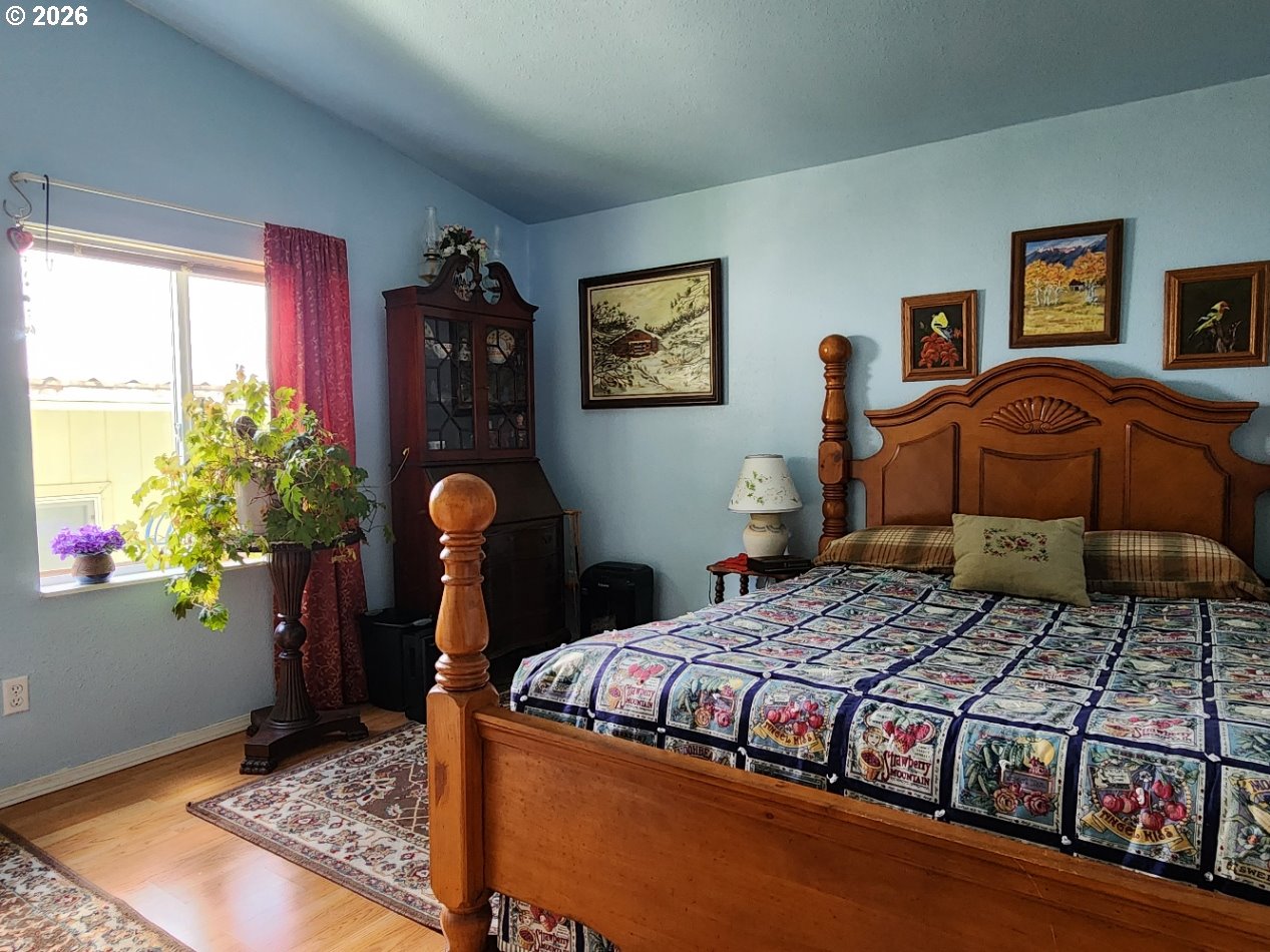 42550 S MILL POND RD, Port Orford, OR, 97465