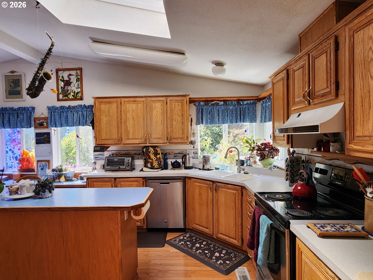 42550 S MILL POND RD, Port Orford, OR, 97465