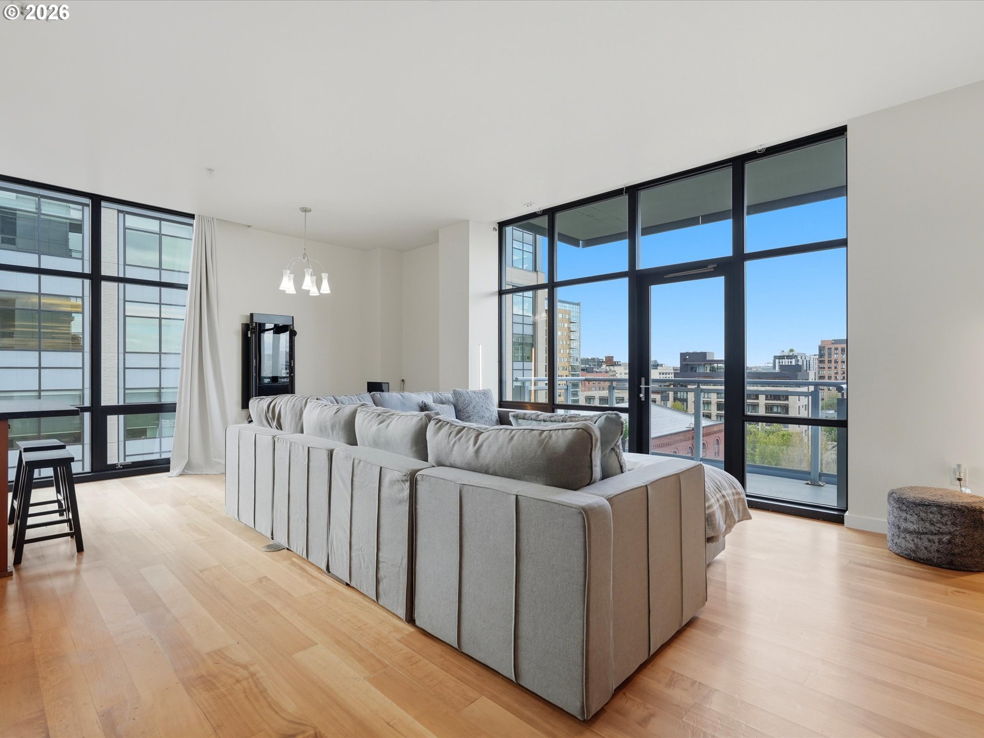 1025 NW COUCH ST, Portland, OR, 97209