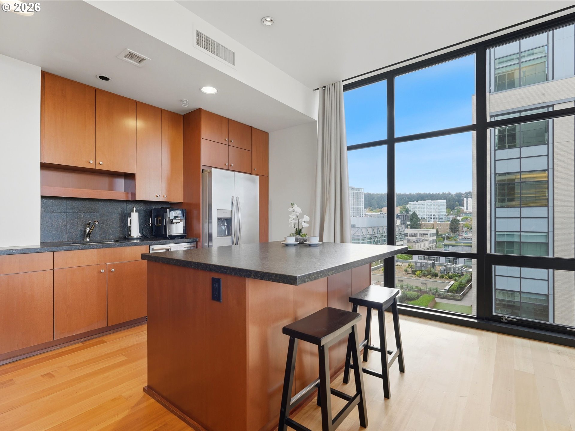 1025 NW COUCH ST, Portland, OR, 97209