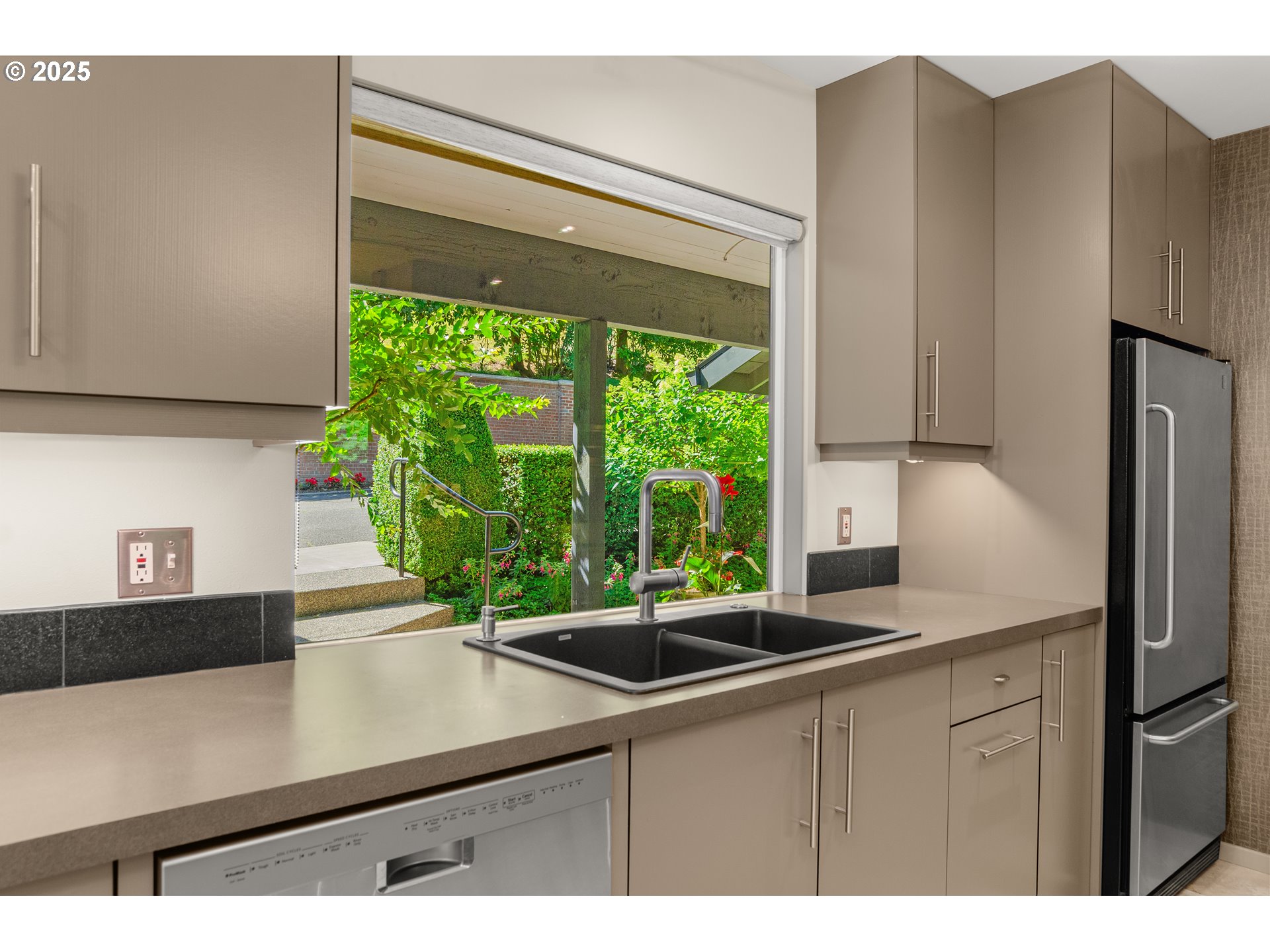 2417/2419 SW MONTGOMERY DR, Portland, OR, 97201