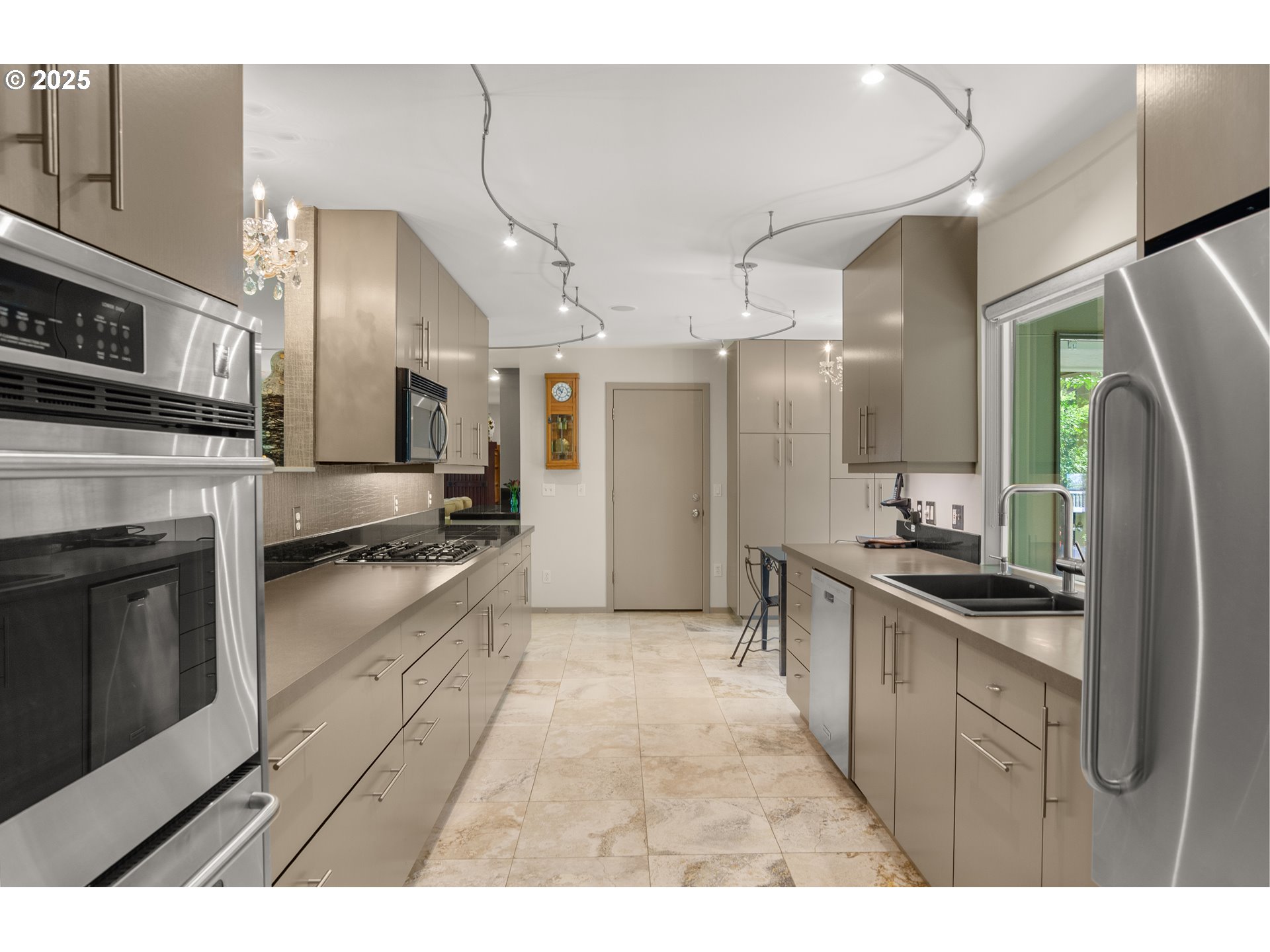 2417/2419 SW MONTGOMERY DR, Portland, OR, 97201