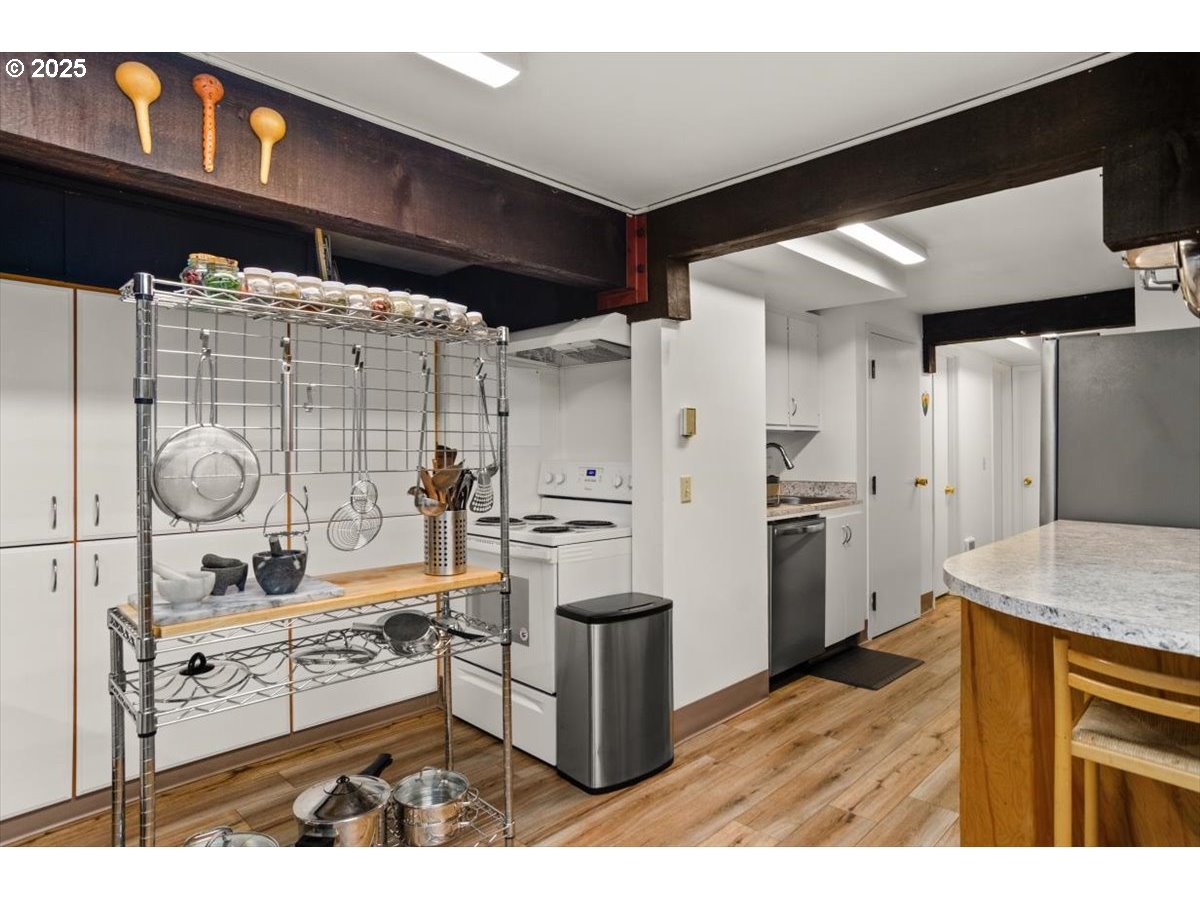 2417/2419 SW MONTGOMERY DR, Portland, OR, 97201