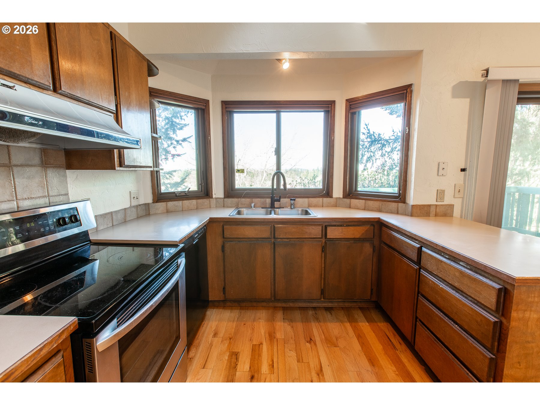 992 SUNSET DR, Springfield, OR, 97477