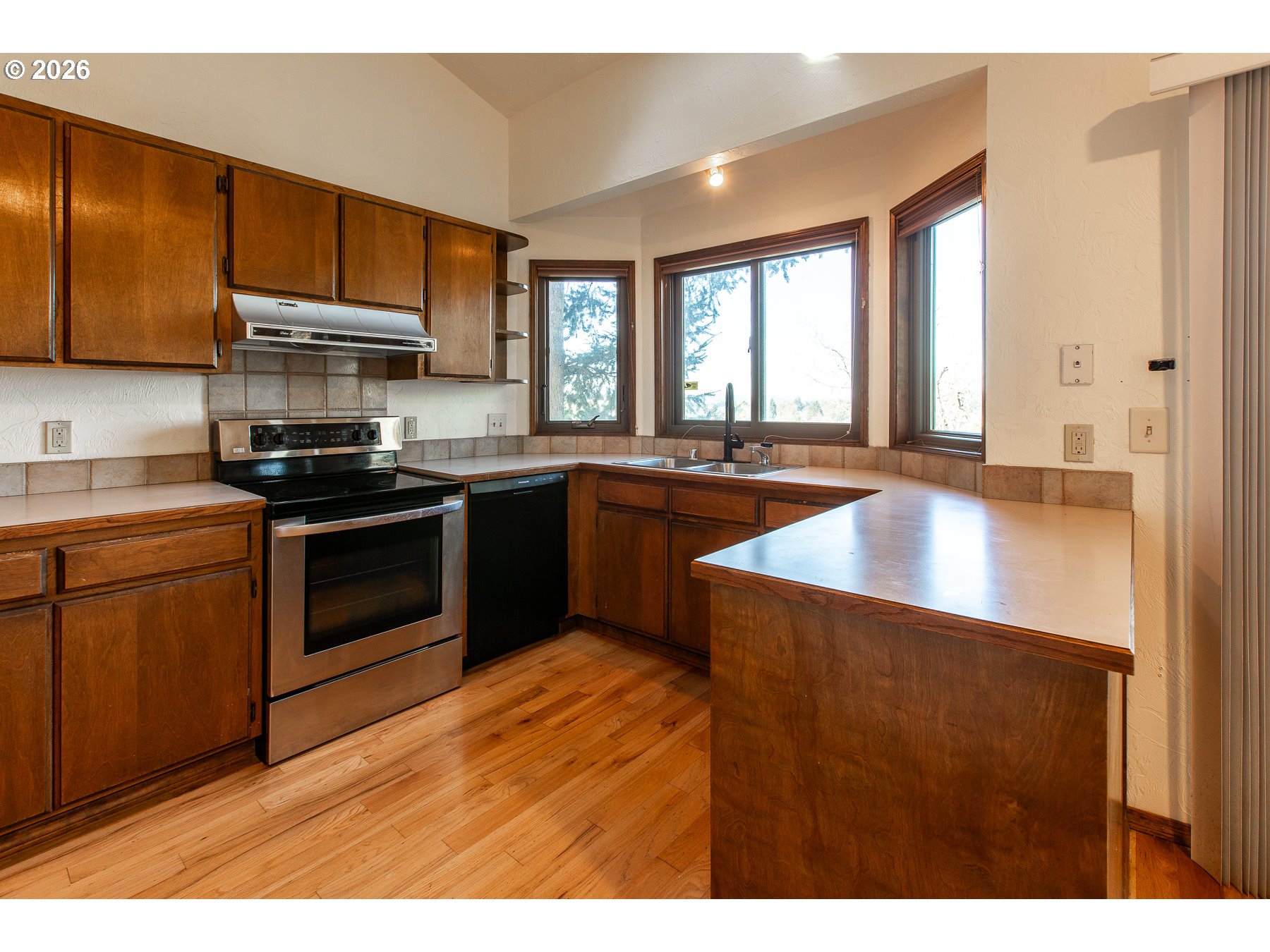 992 SUNSET DR, Springfield, OR, 97477