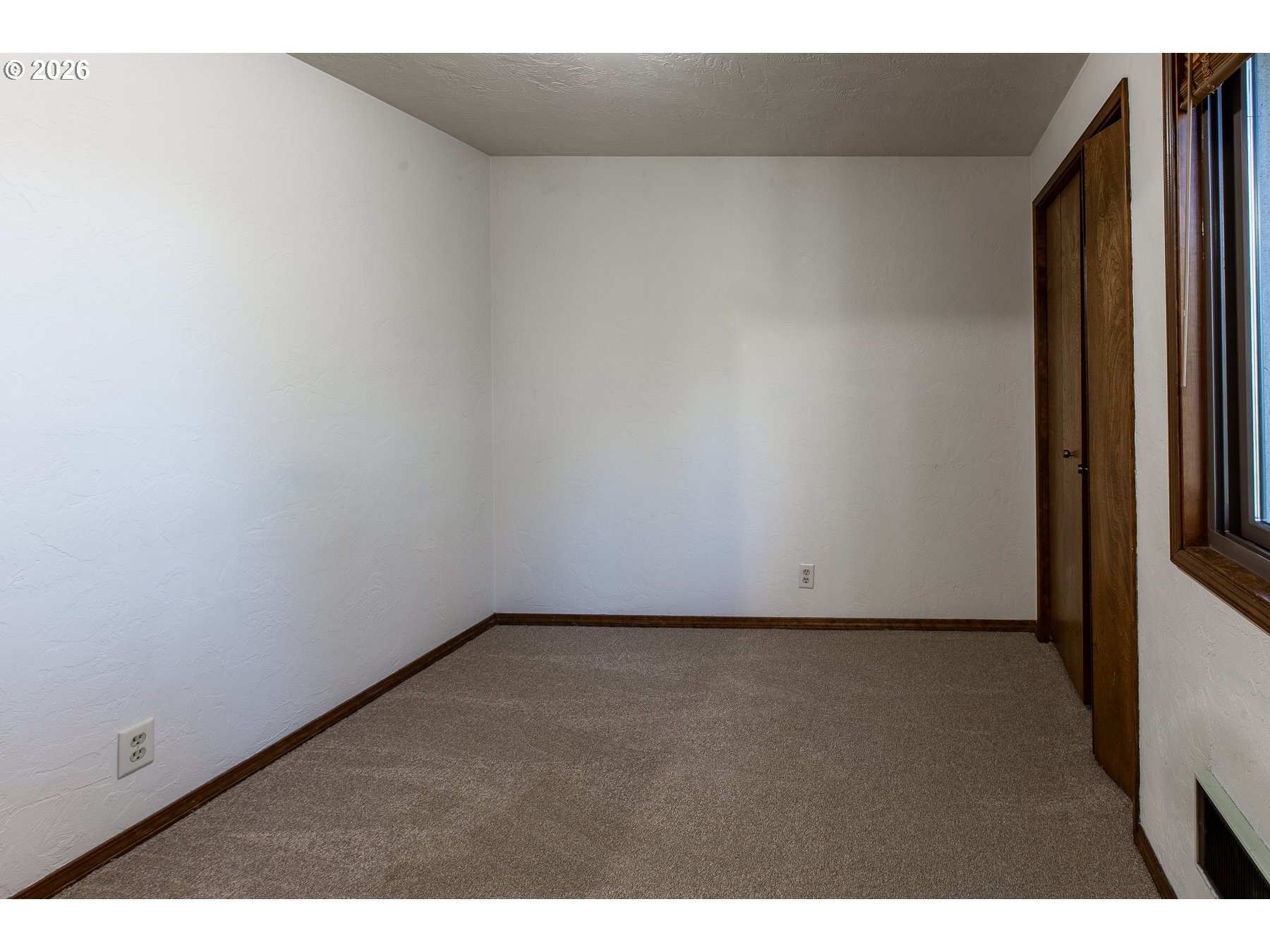 992 SUNSET DR, Springfield, OR, 97477