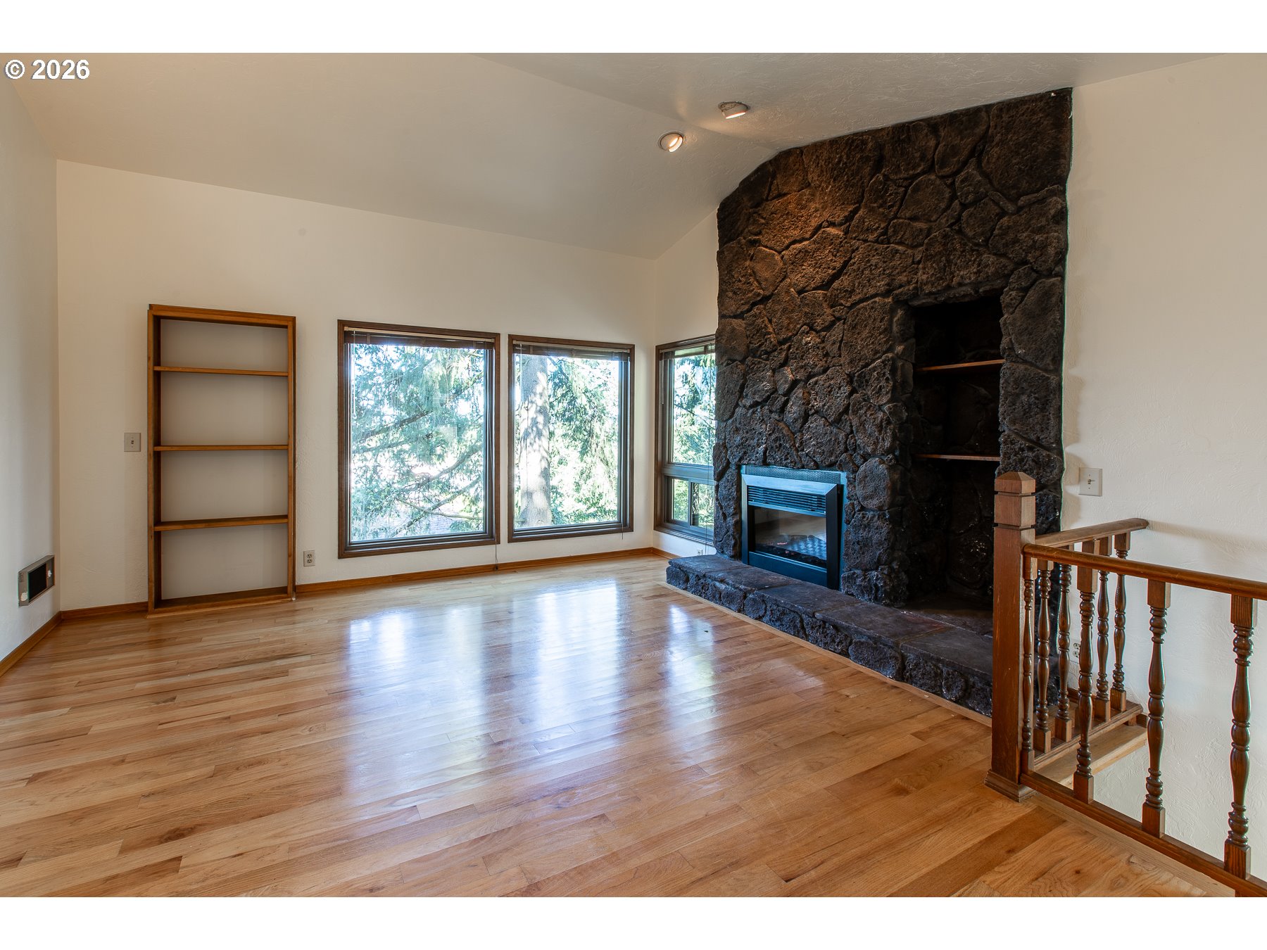 992 SUNSET DR, Springfield, OR, 97477