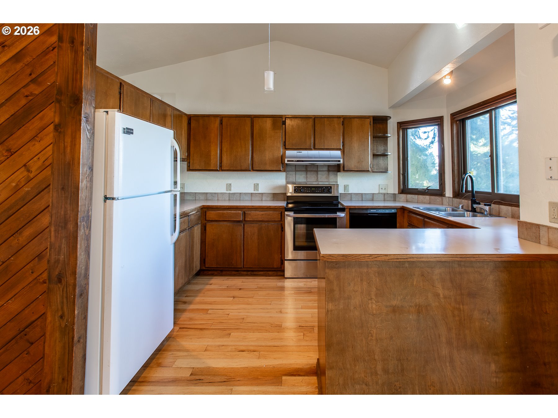 992 SUNSET DR, Springfield, OR, 97477