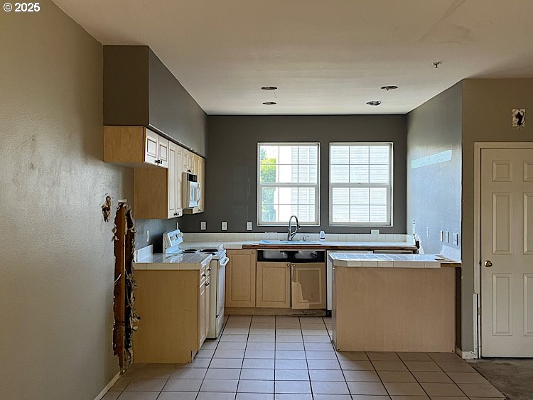 MLS: 502701414 Condo For Sale