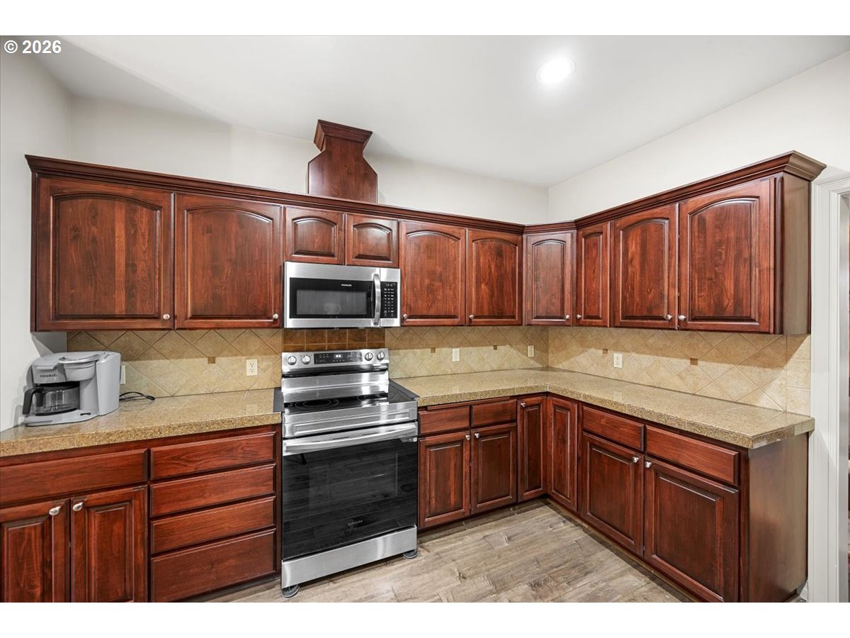 1700 NW AVERY ST, Roseburg, OR, 97471