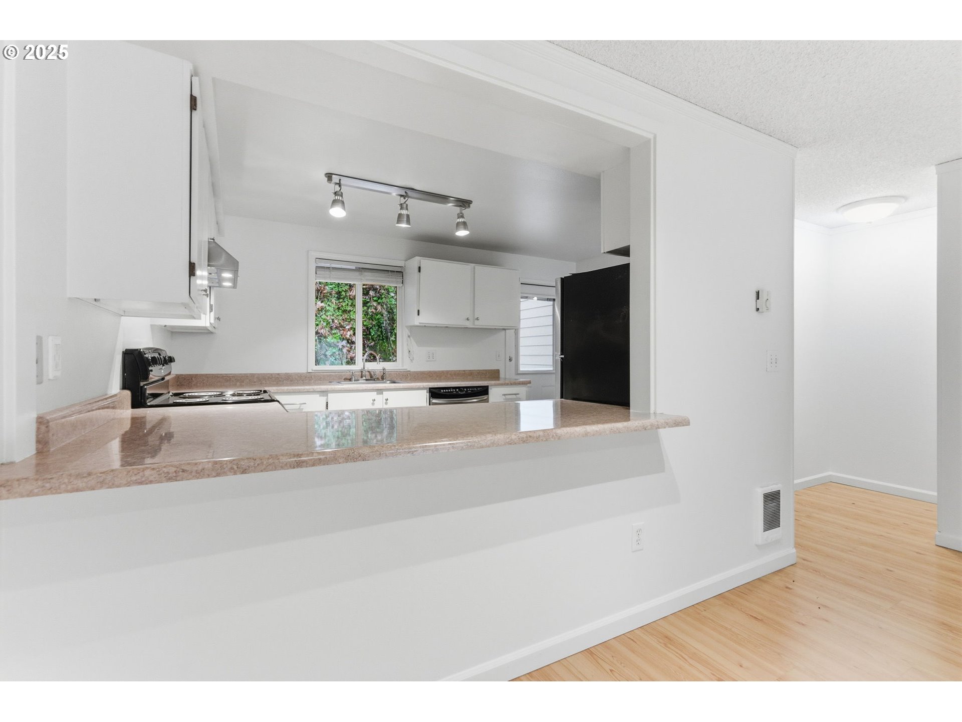 Photo #4: 507590635 Listing: Photo #4