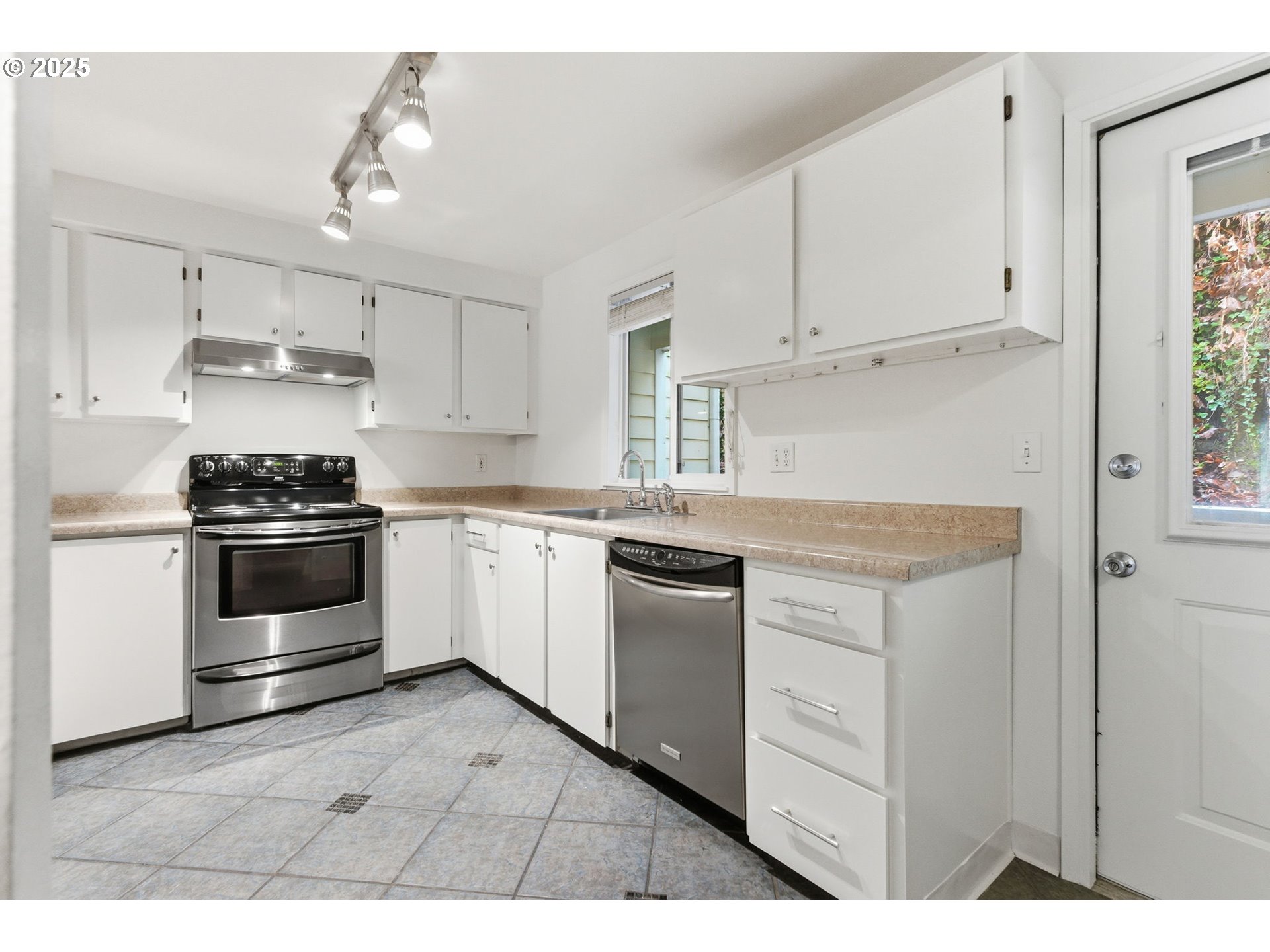 Photo #6: 507590635 Listing: Photo #6