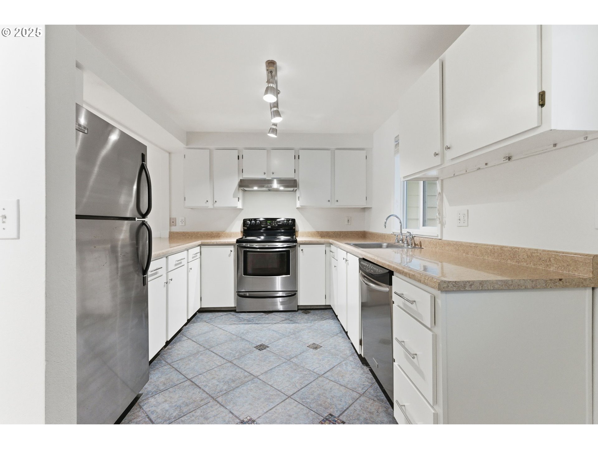 Photo #7: 507590635 Listing: Photo #7