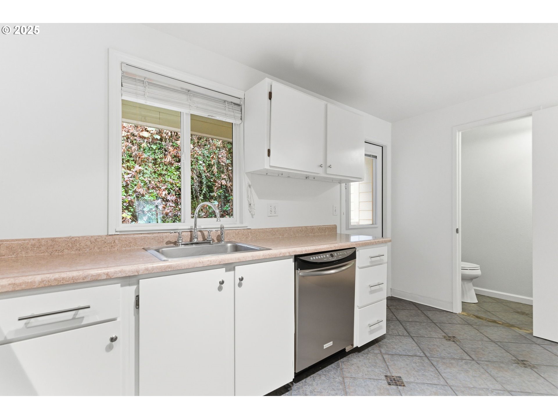 Photo #8: 507590635 Listing: Photo #8