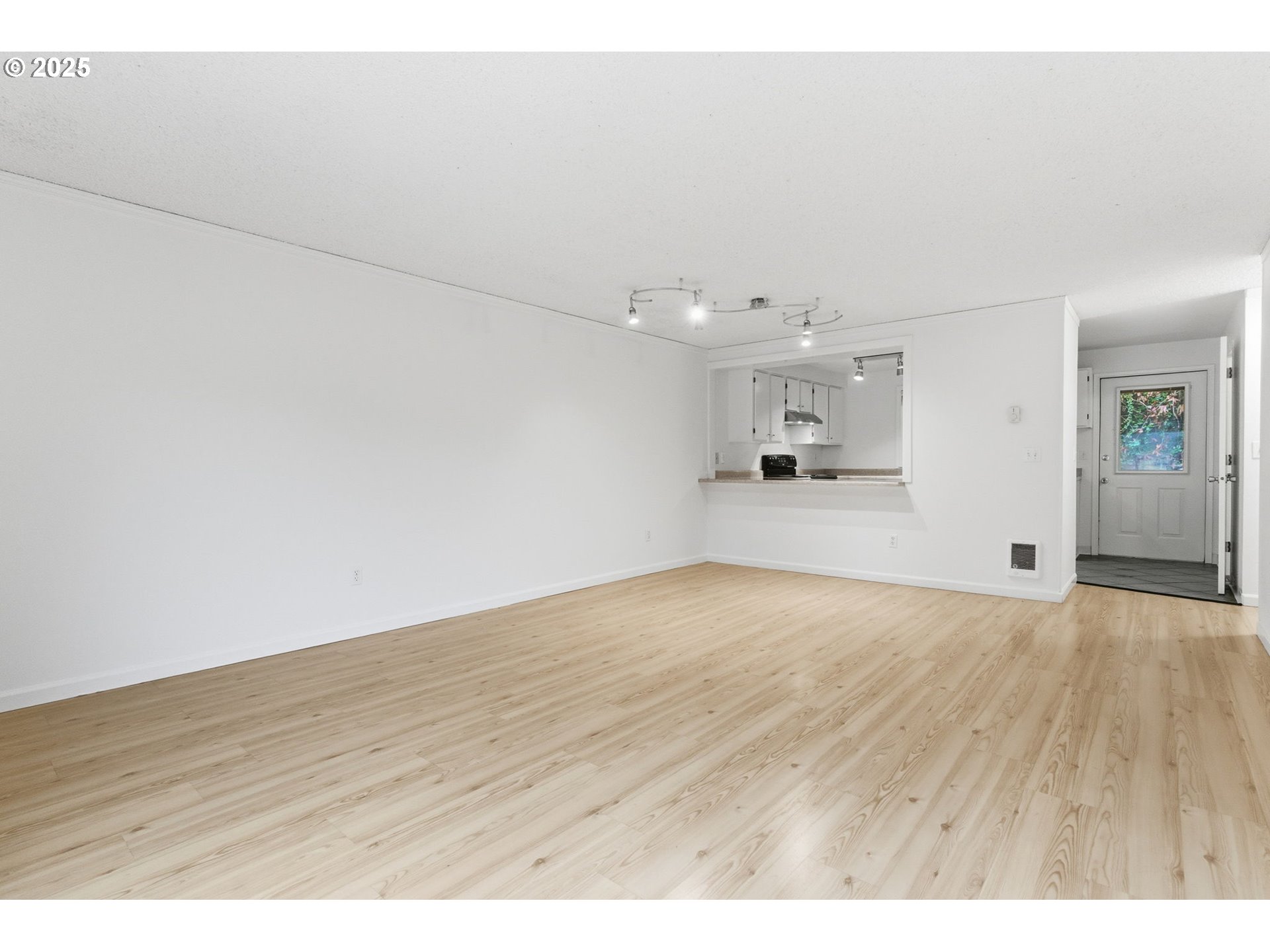 Photo #3: 507590635 Listing: Photo #3