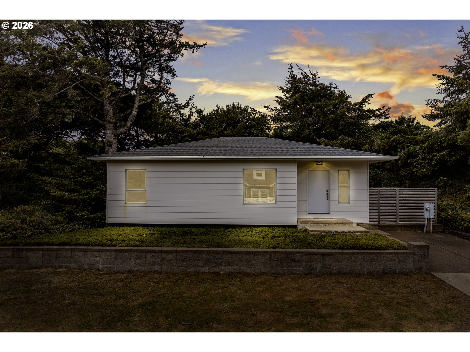 88352 1ST AVE, Florence, OR, 97439