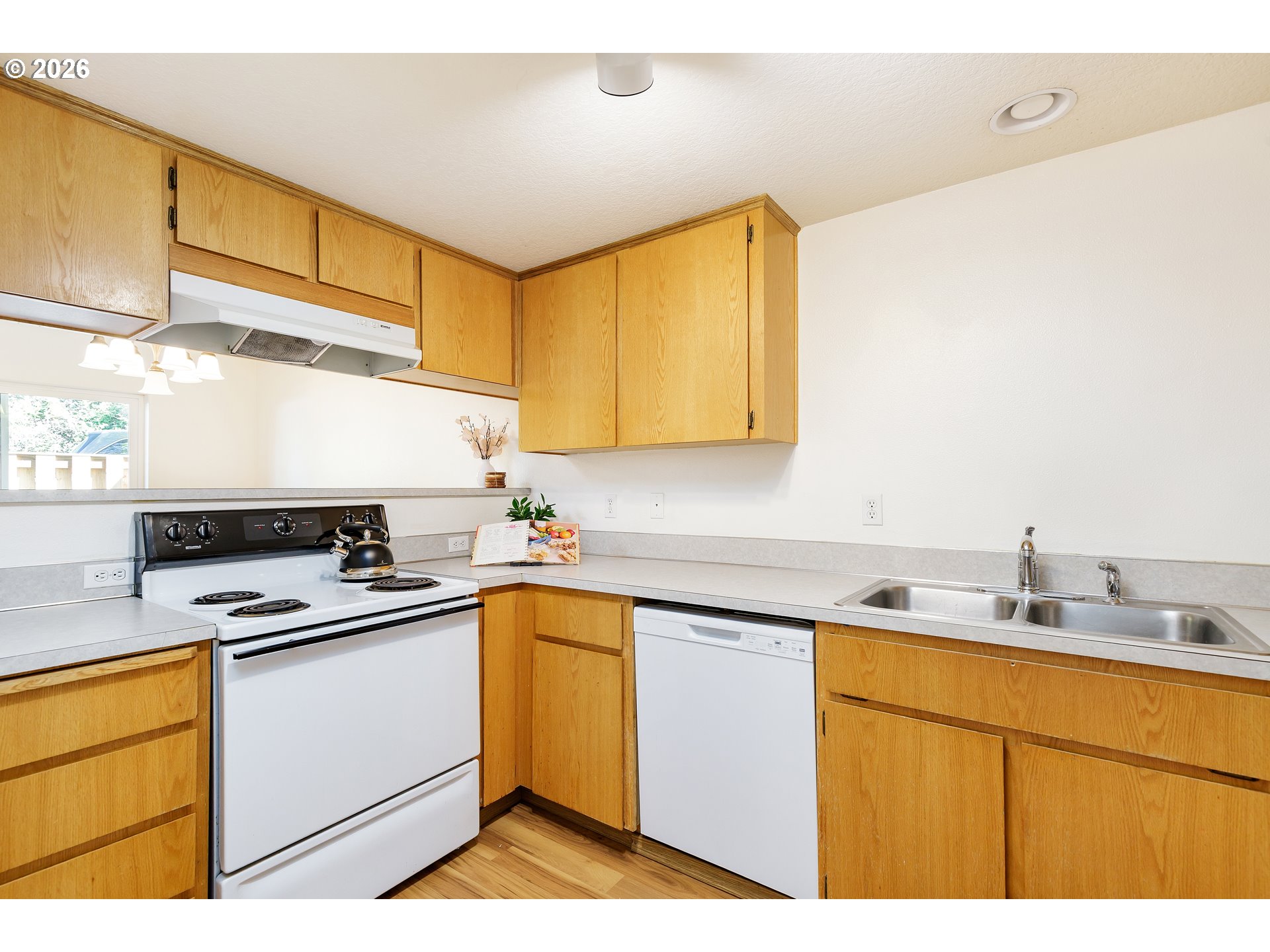 8637 N WILLAMETTE BLVD, Portland, OR, 97203