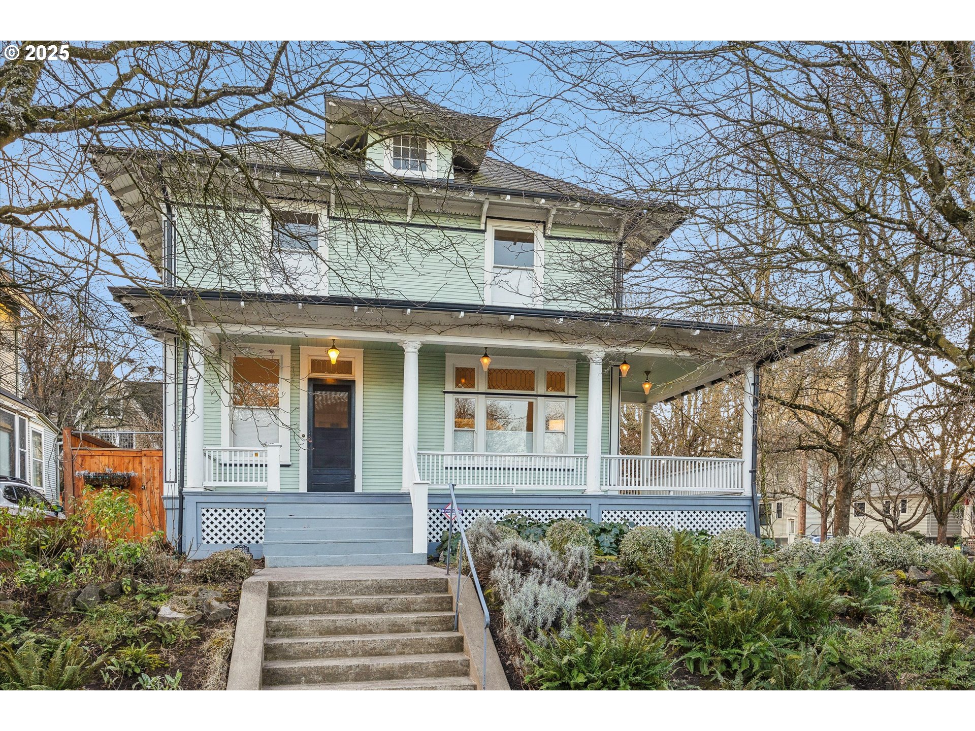 Photo of 1908 HALSEY ST Portland OR 97232