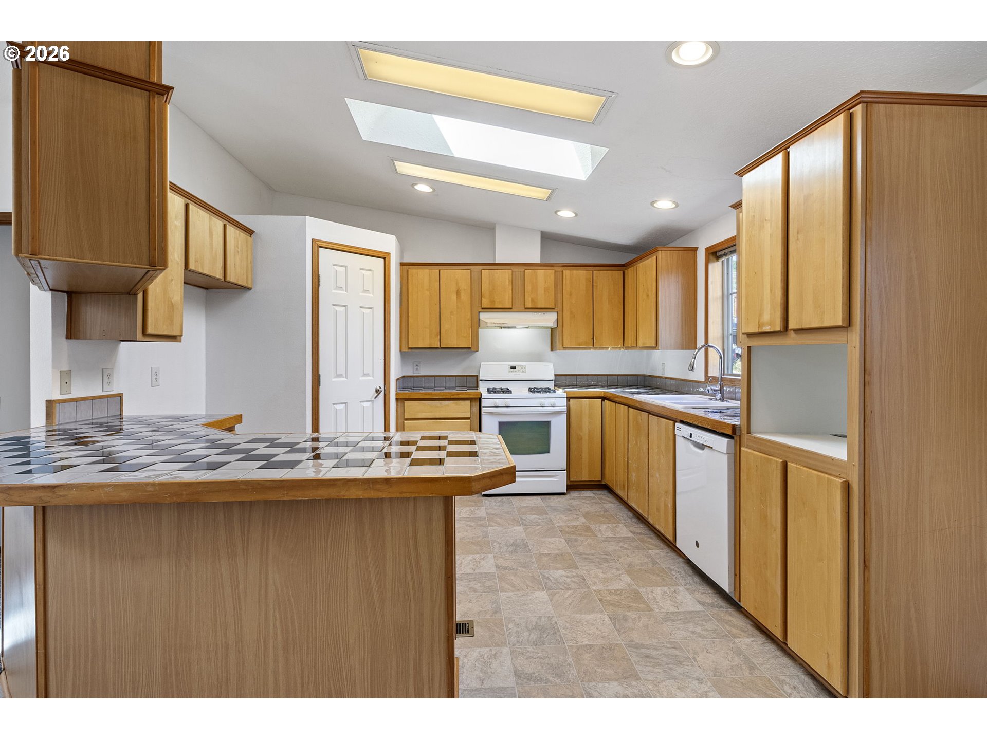 475 3RD ST, Elkton, OR 97436