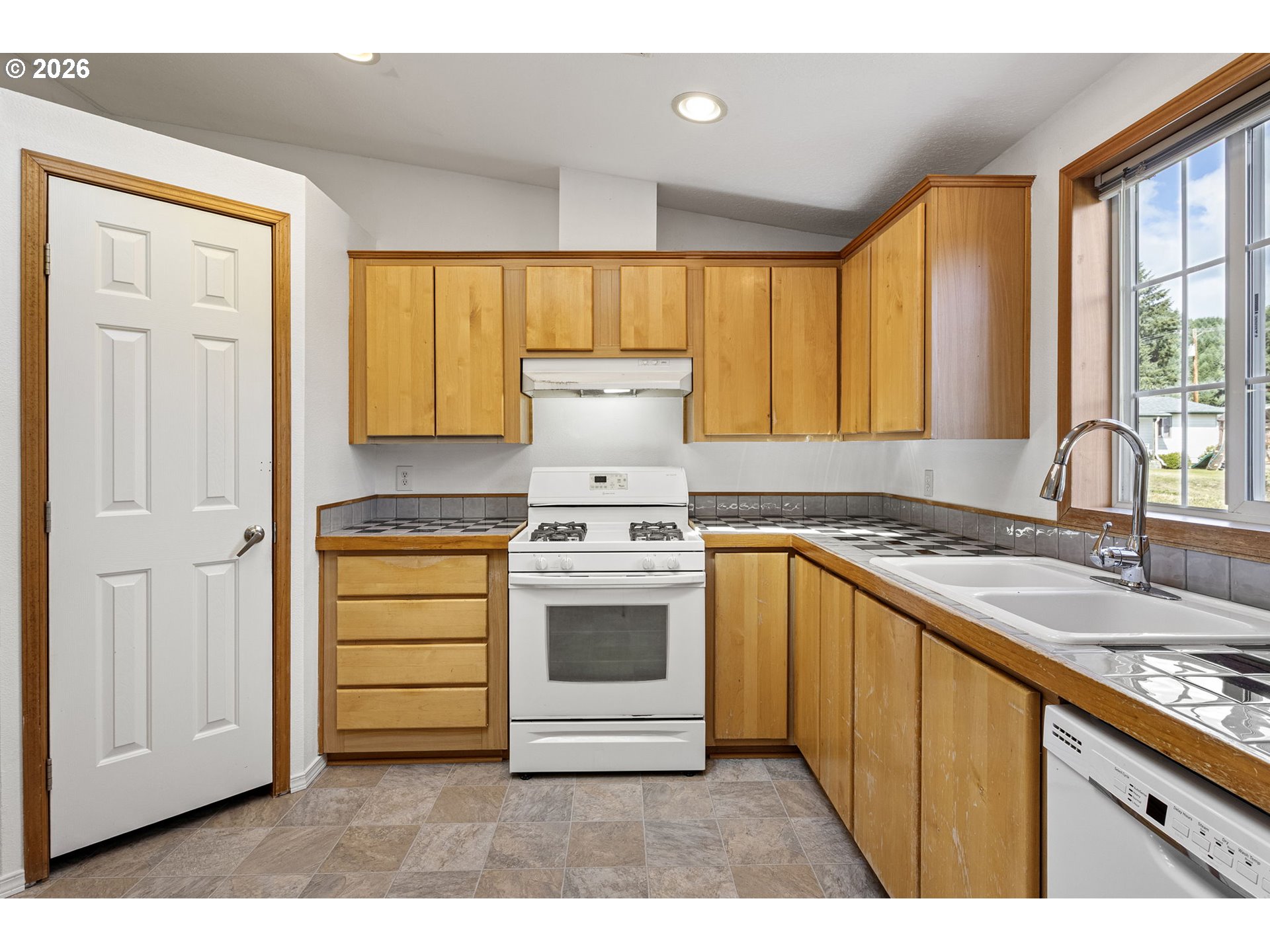 475 3RD ST, Elkton, OR 97436