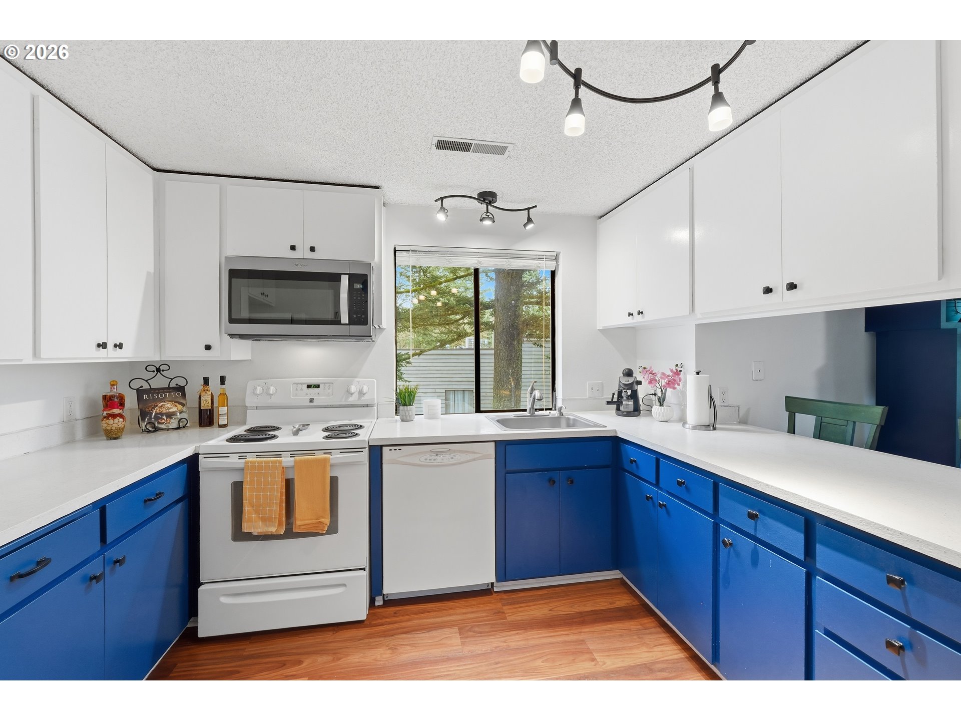 219 CERVANTES UNIT 219, Lake Oswego, OR, 97035